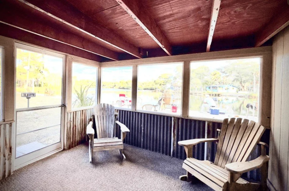 lodging_cabin 4 porch