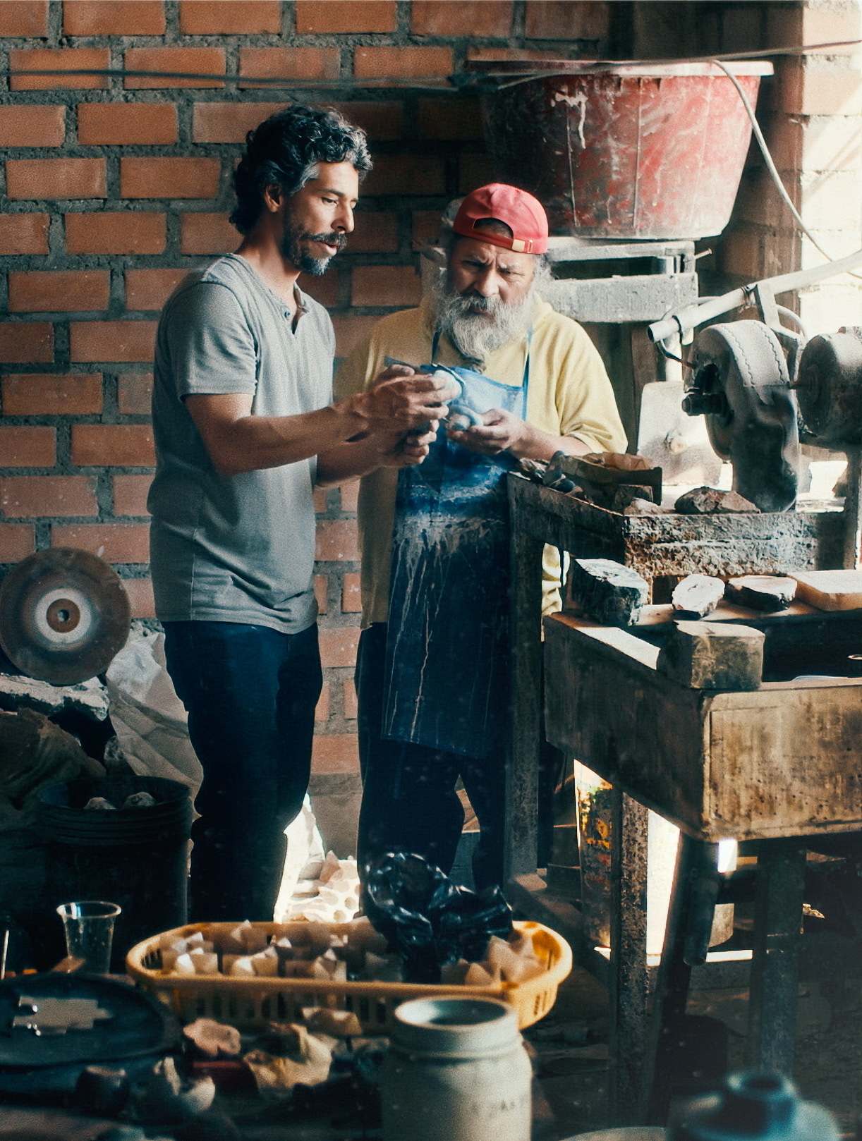 DAR-Proyectos-Mauricio-designer-Eliseo-artisan workshop1.png