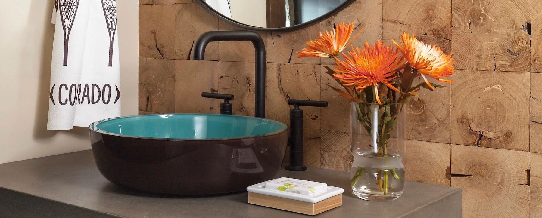 Powder detail small EMR_9639 2.jpg