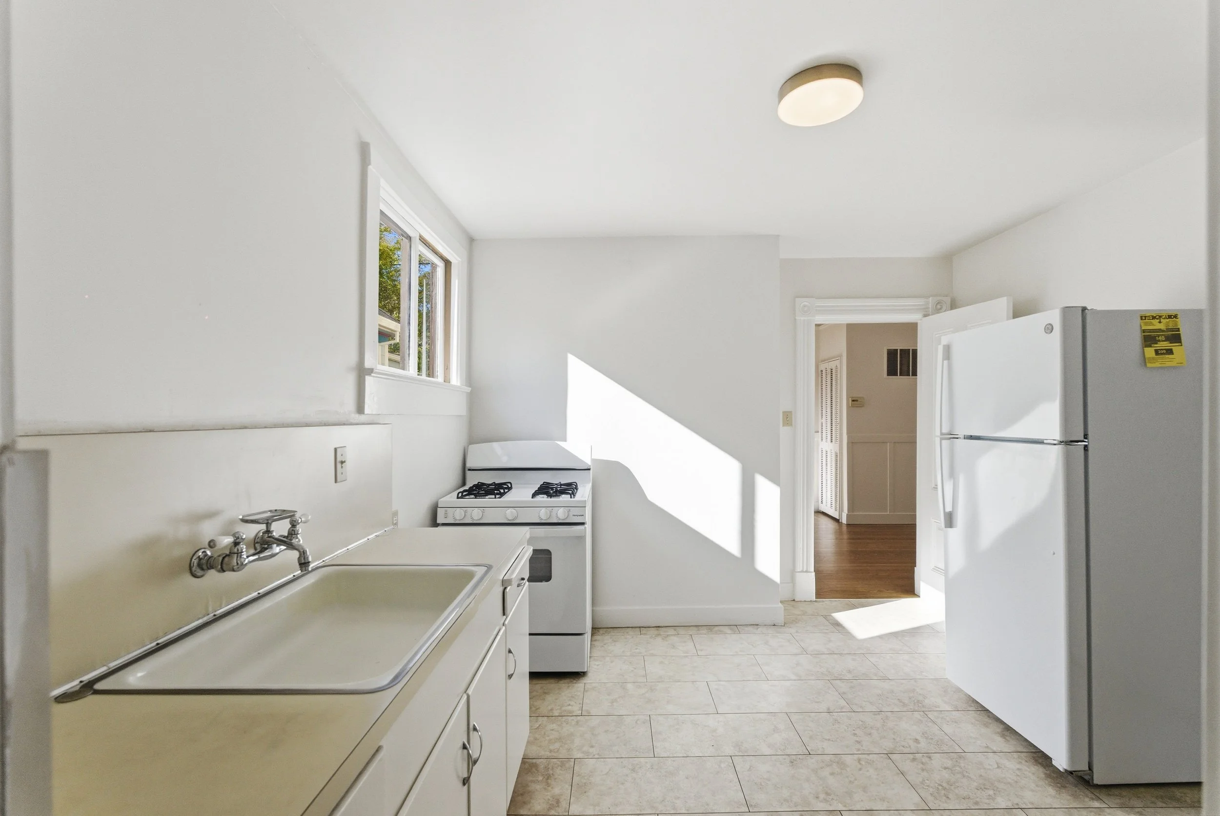 1 4 566Addison_Kitchen_2.jpg