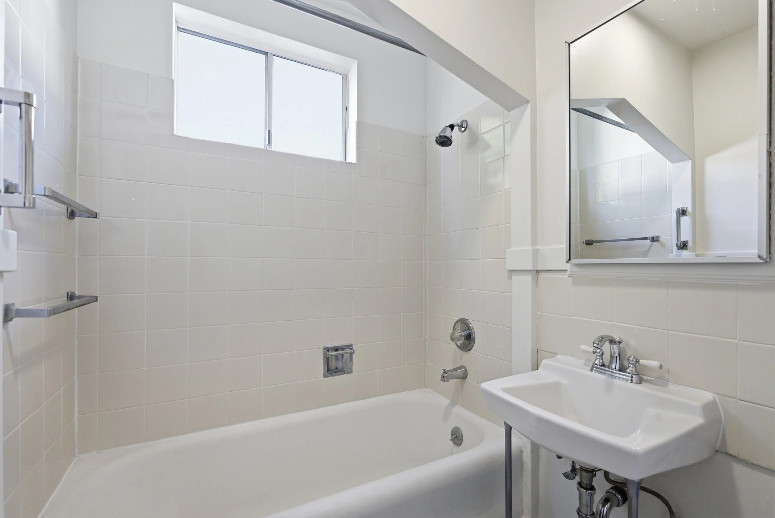 1 6 566Addison_Bathroom_1.jpg