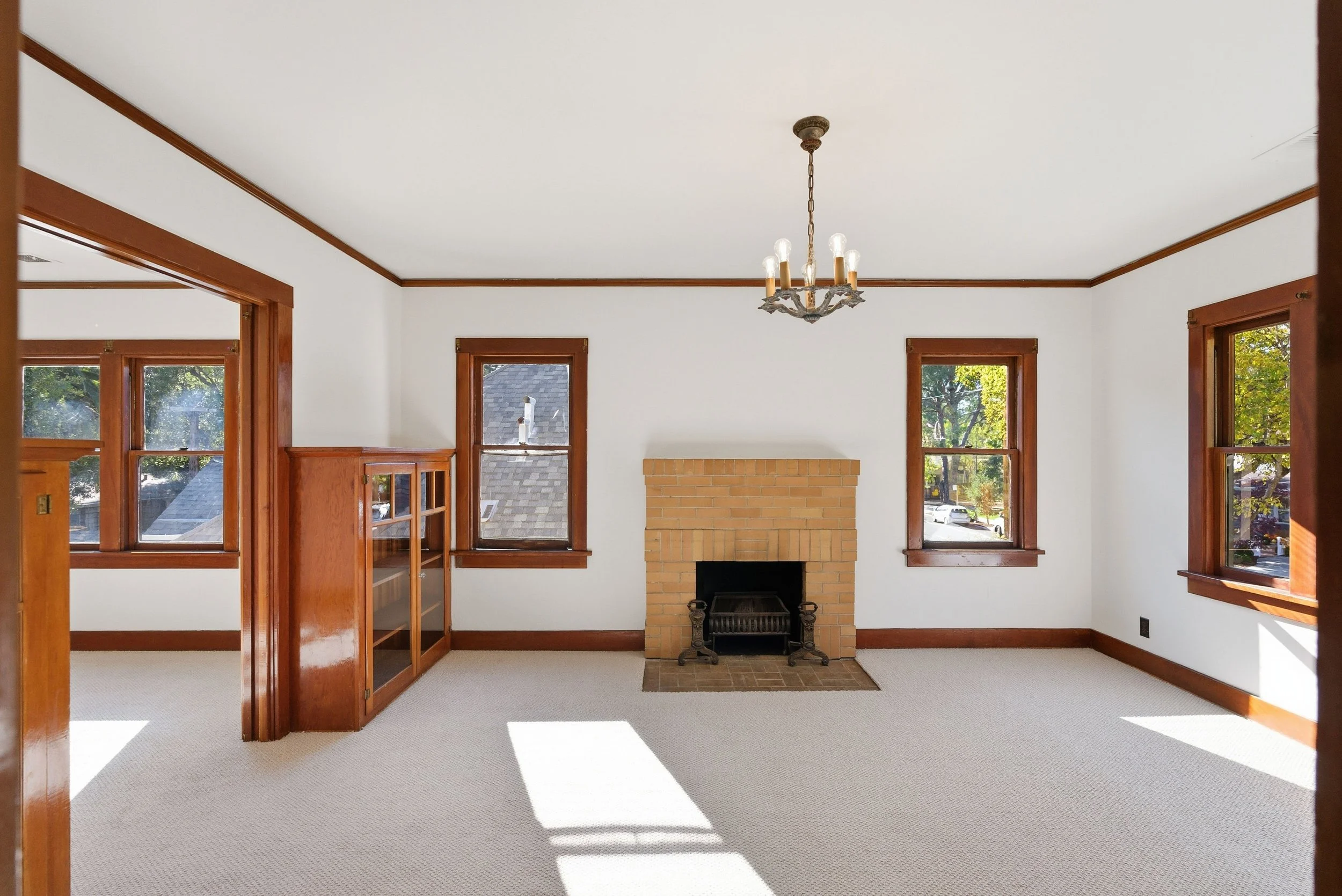 2 1 566Addison_Upstairs_LivingRoom_2.jpg