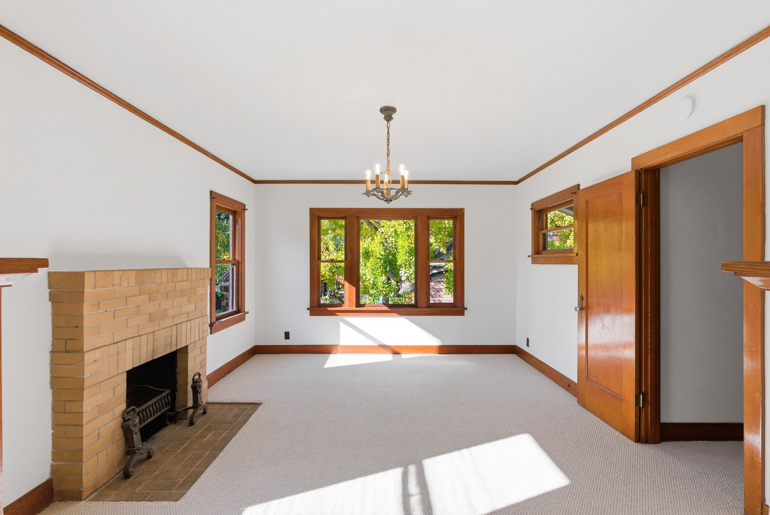 2 1 566Addison_Upstairs_LivingRoom_3.jpg