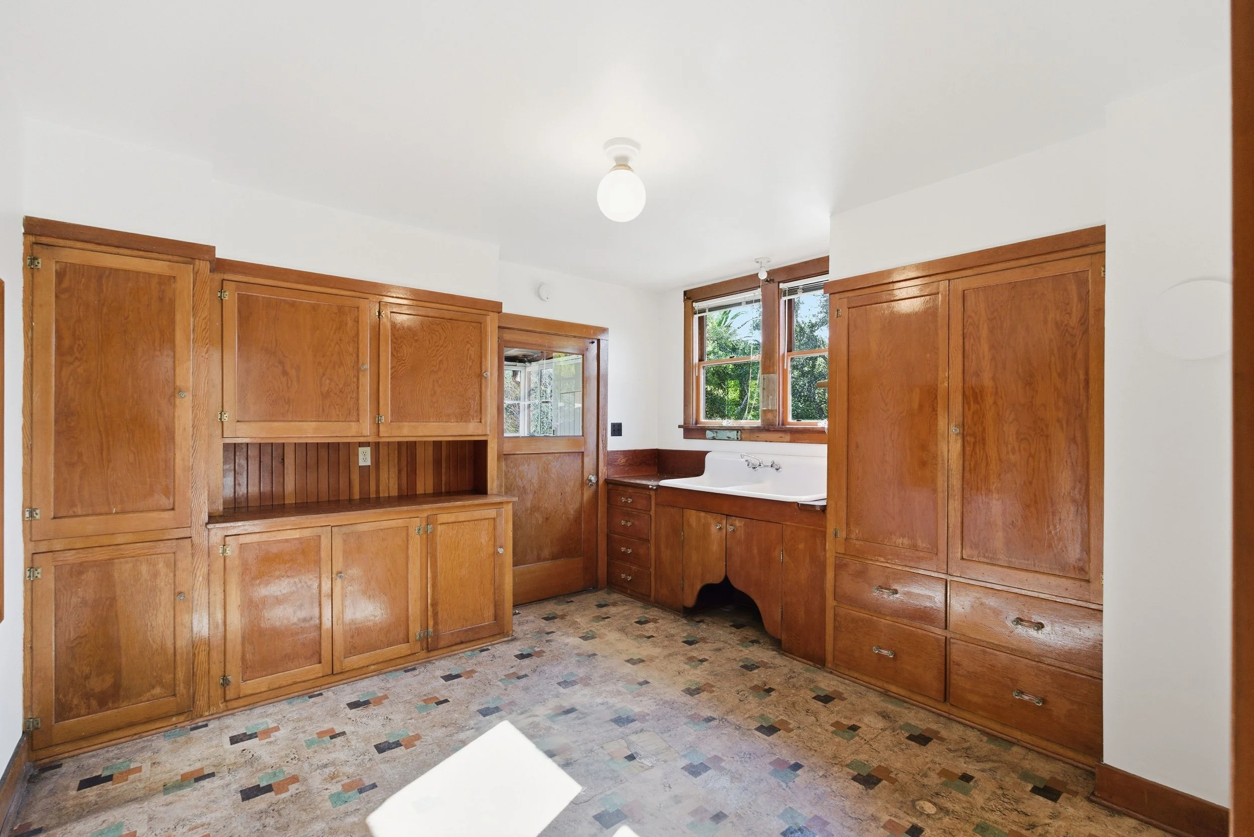 2 2 566Addison_Upstairs_Kitchen_1.jpg