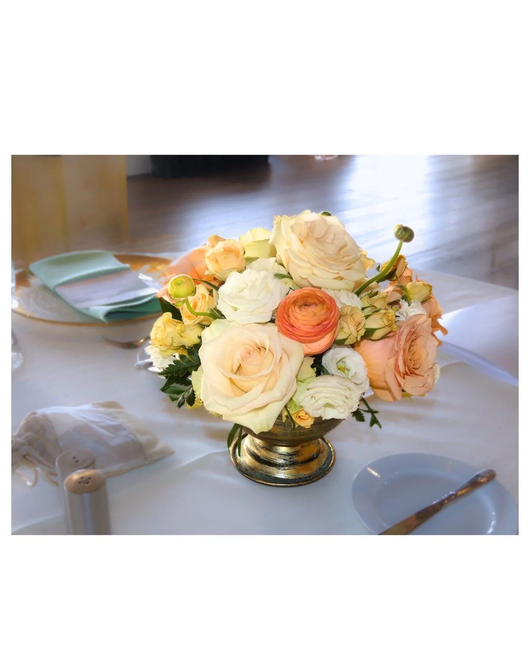 Bridal blushes and creamy neutrals warmed up this snowy Saturday at @thecapeclubofsharon!

*
*
*
*
*
#bostonflorals #bostonfloraldesign #floralart #bostonevents #eventflorals #floraldesign #weddingflorist #floral #floristofinstagram #floristlife #you