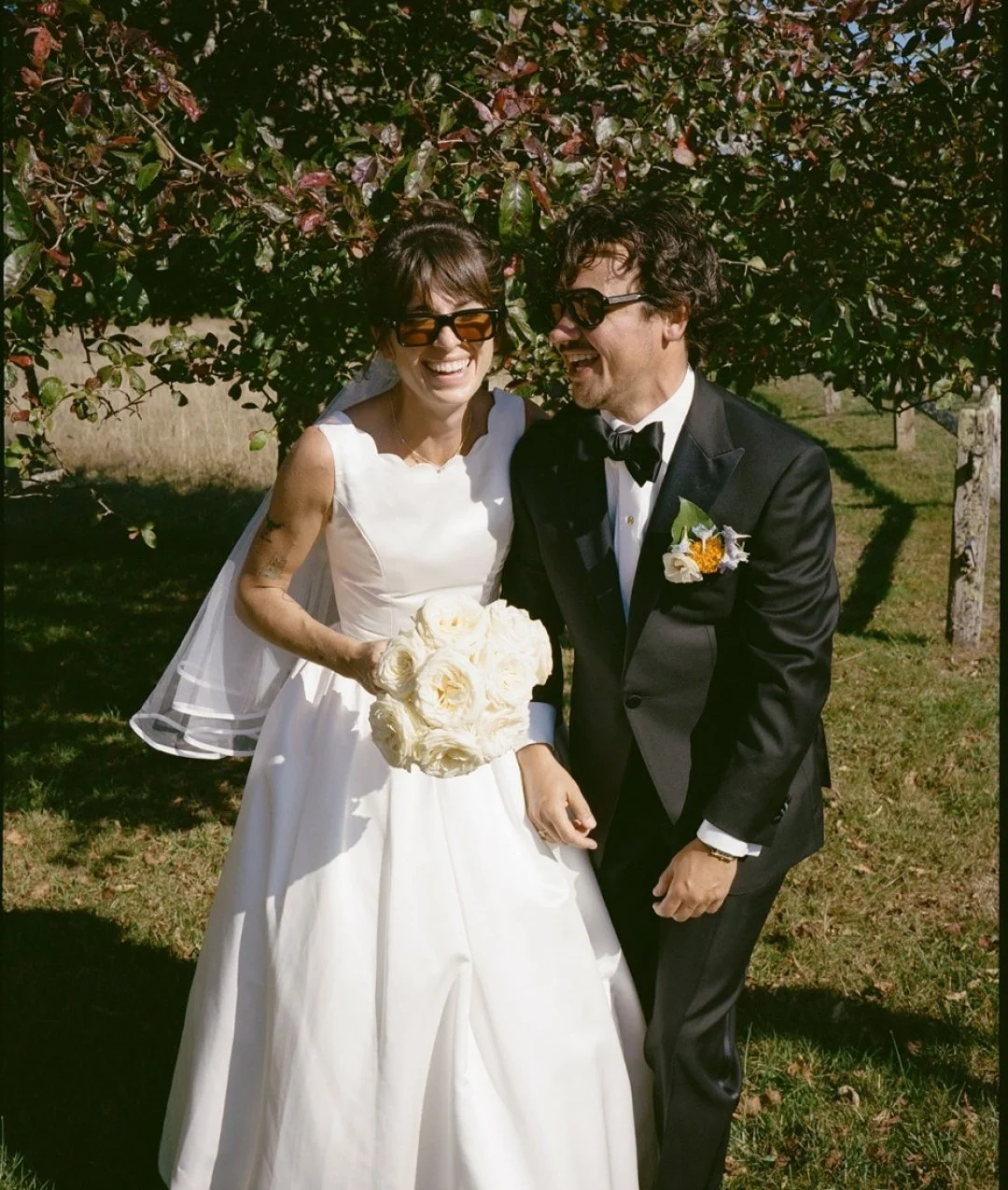 Happy Anniversary to these two!

Working on this wedding was one of the highlights of my floral career! Getting 20+ pages of visuals that included things like vintage maps of Nantucket and Americana folk art as inspo for the flowers was perfect!

*
*