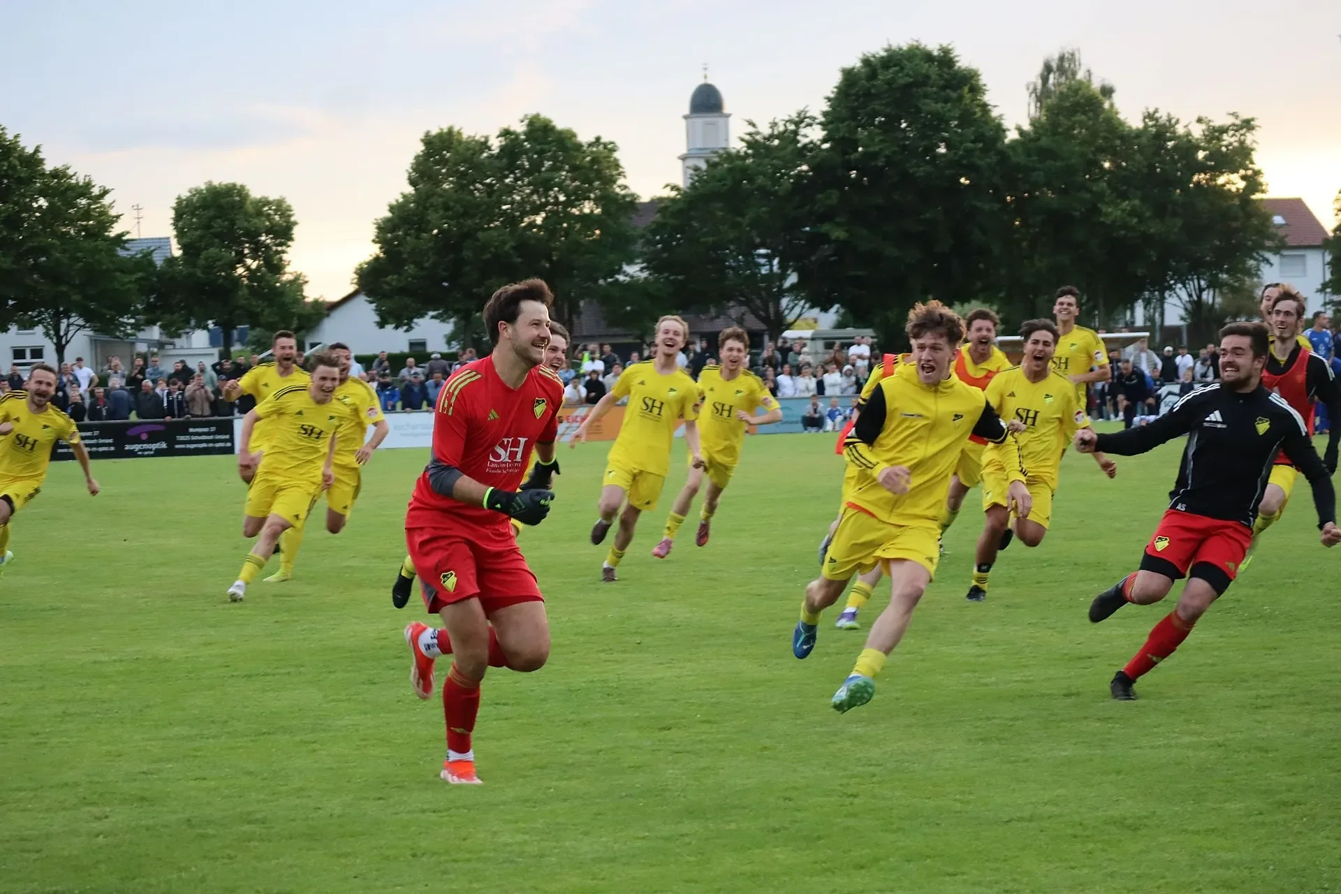 Frickenhofen steigt nach Elfmeterkrimi auf