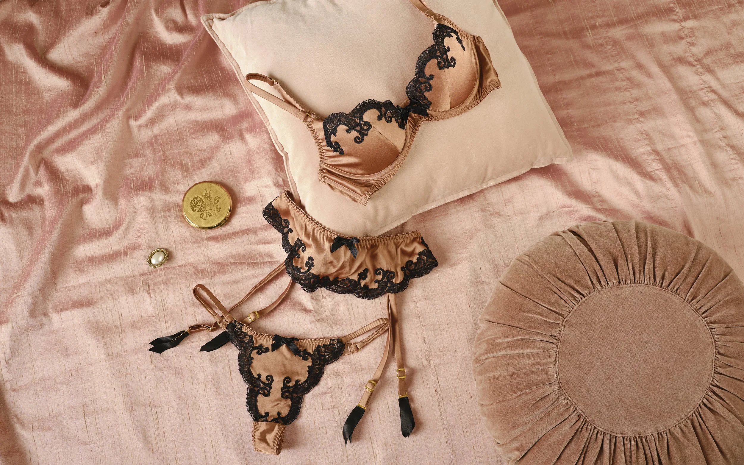 AW21_STILLLIFE_MOLLY_RGB_HR copy.jpg