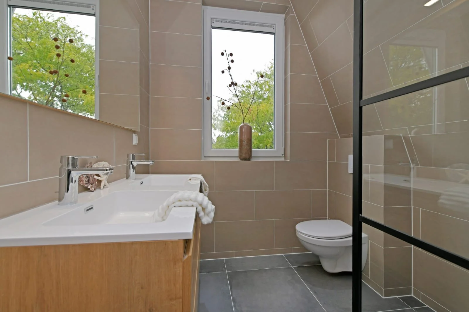 WhatsApp Image 2025-10-27 at 4.52.08 PM (4).jpeg