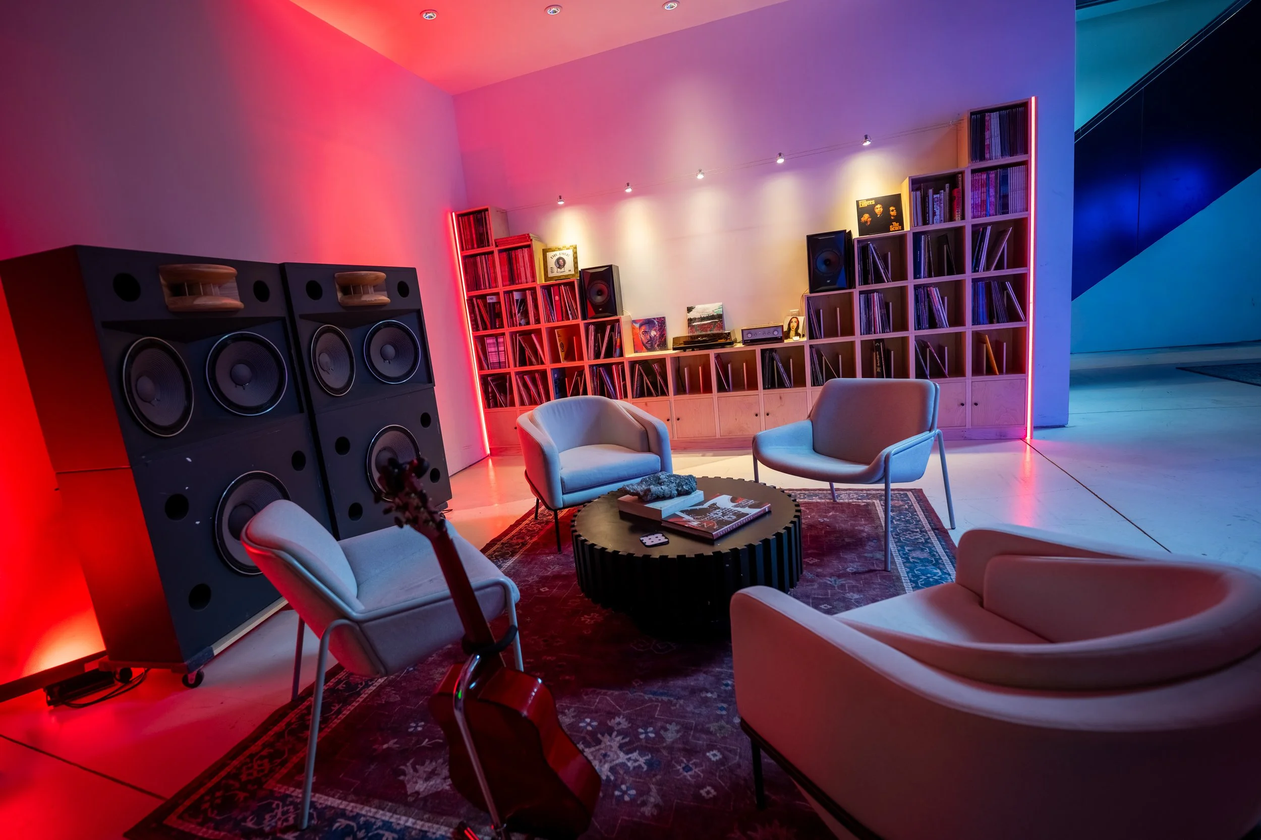 VINLY LOUNGE 3.jpg