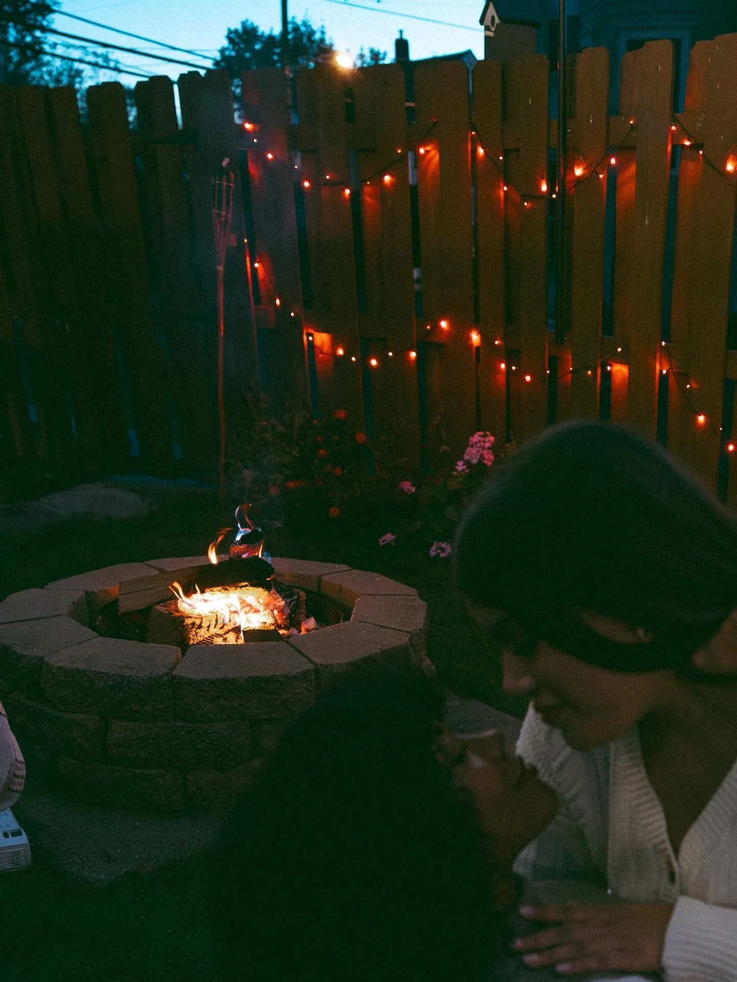 sometimes you need a cozy night in, but also out(side). 

L and I went back and forth about what she wanted to do with this session - not being sure at first turned in to the most magically October movie night. L just bought her first house and decid