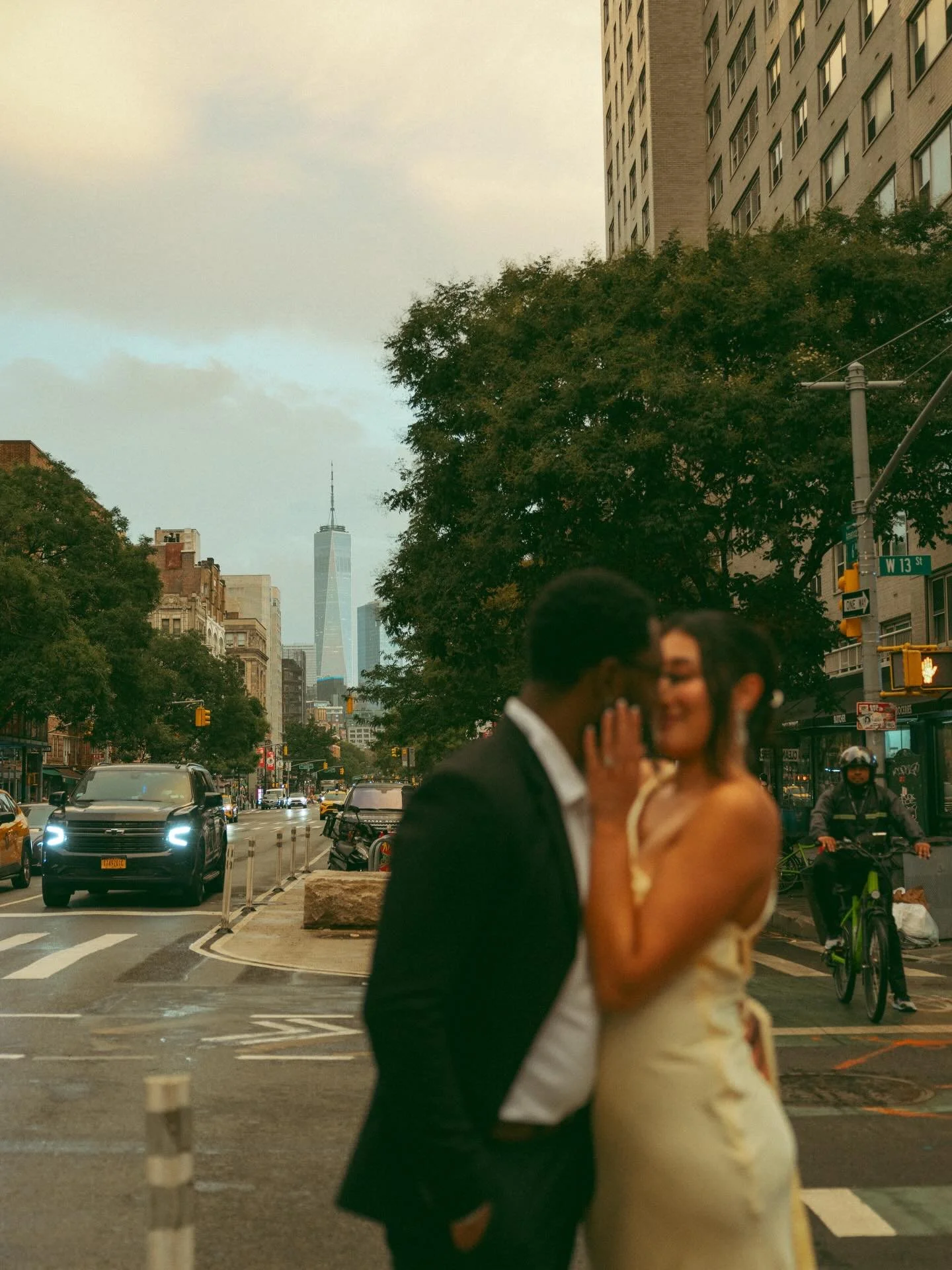 One street kiss away from a full rom-com montage.

Running around the city, until the sun went down. I&rsquo;m never gonna get over this content day with @mainaandaj ! I still have some more to share 🙊 
.
.
#photography #photographer #nycphotographe