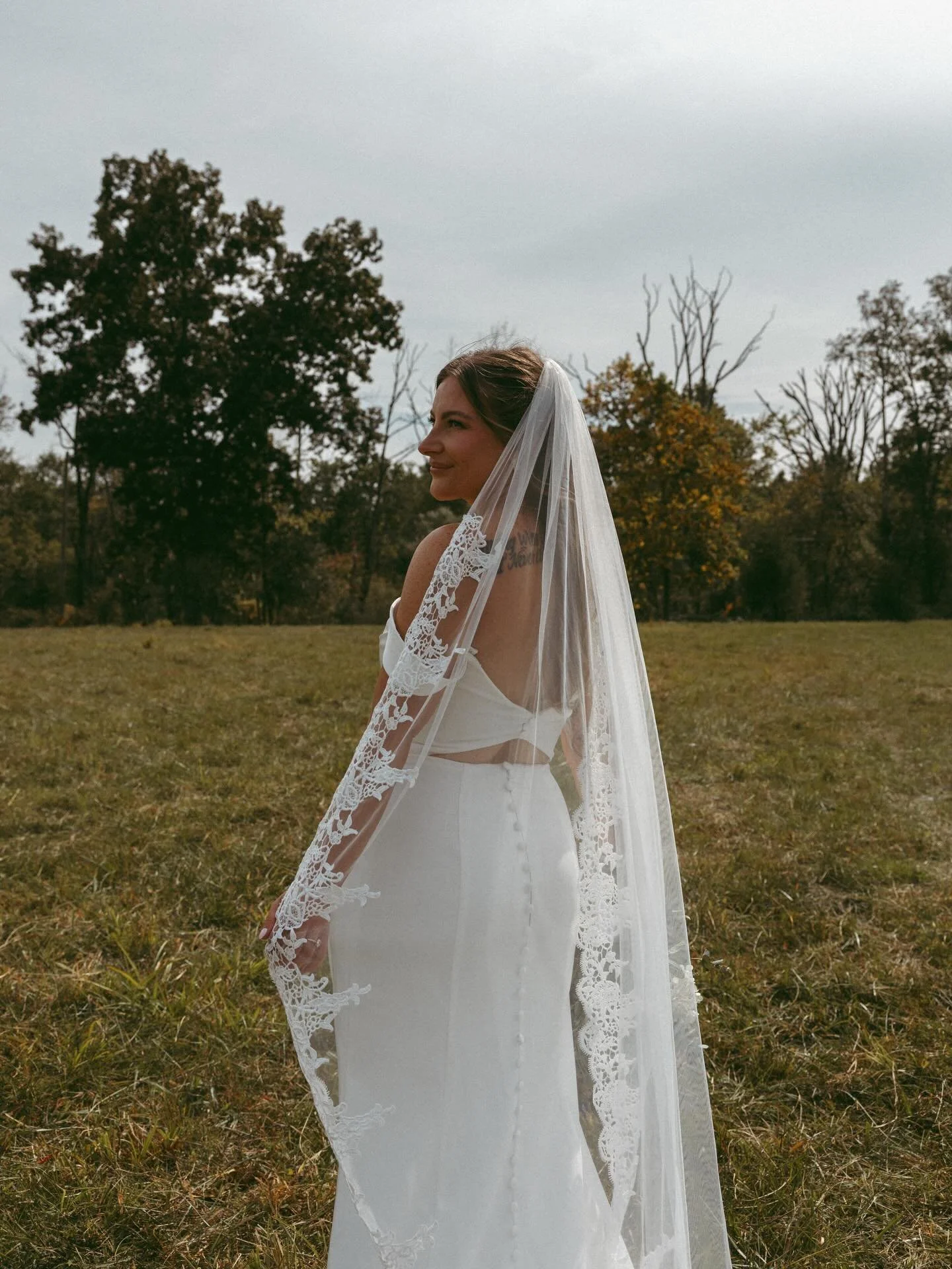 bridal portraits on a sunny wedding day in September 🤍 we even had a little friend say hi! 

shot for @memorieswithmae_photography 

//

keywords 
bridal portraits, nyc wedding photographer, nj wedding photographer, wedding photographer, nyc wedding