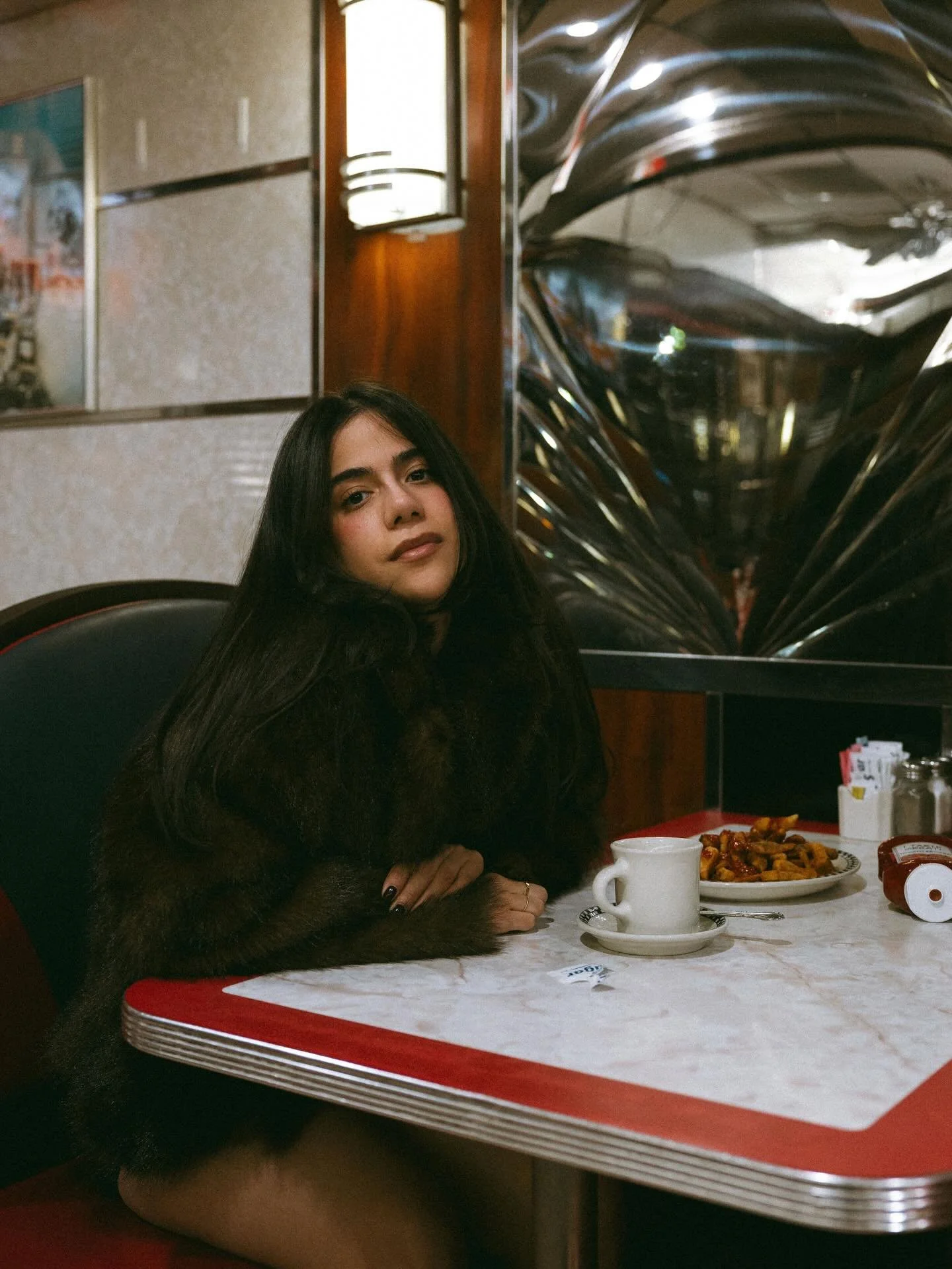 late night diner vibes are immaculate 

//

keywords 
diner date, portrait photographer, modeling, nyc photographer, nj photographer, new york city, new jersey, inclusive photographer, documentary photography, wedding photographer, storytelling, cine