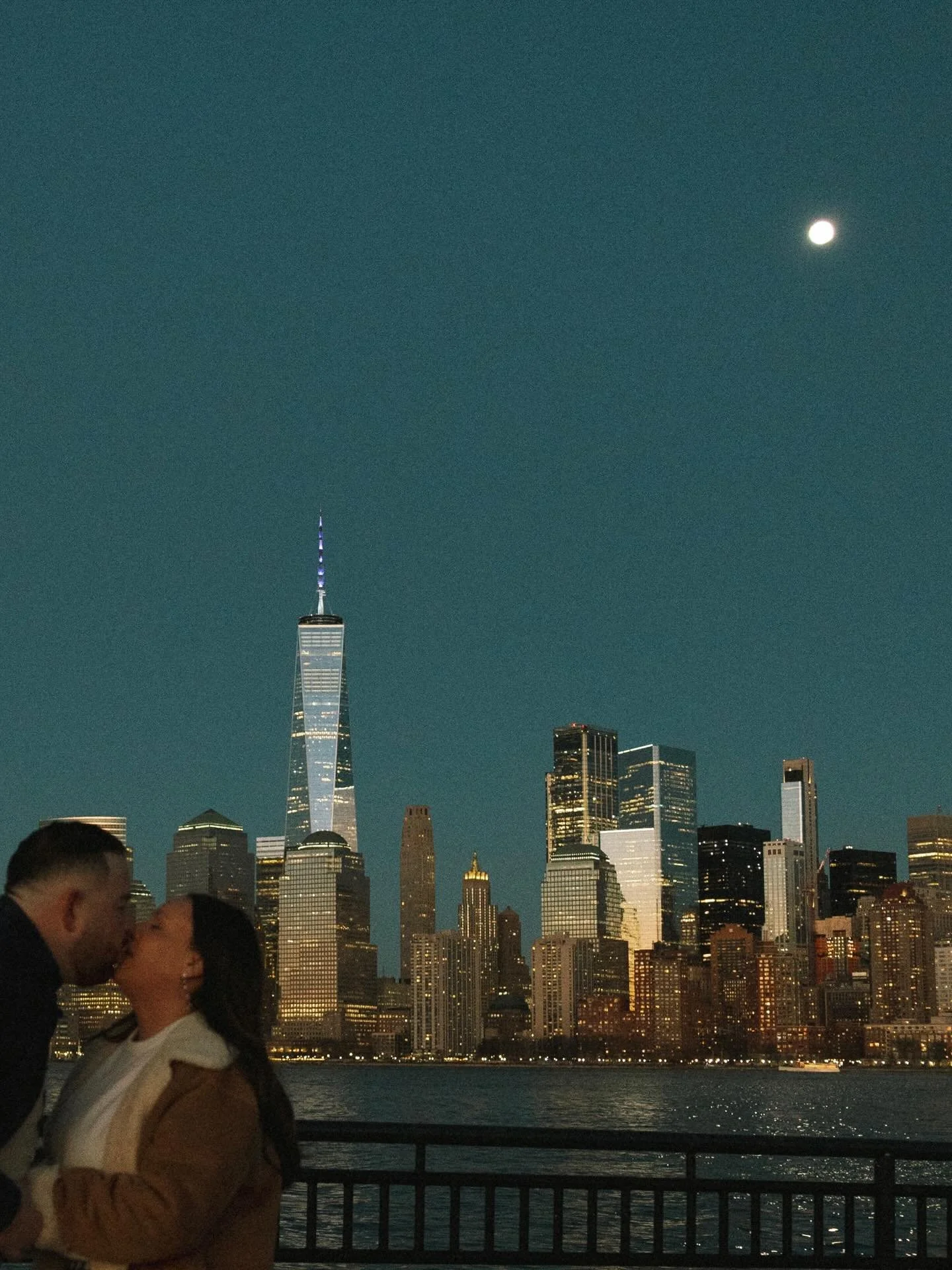 since it&rsquo;s cold out again (whyyyy?!) I figured I&rsquo;d share this super sweet chilly evening spent with H &amp; V at Liberty State Park! 

You know I love a little prop and I&rsquo;m a sucker for a champagne pop! 🍾

//

keywords
liberty stat