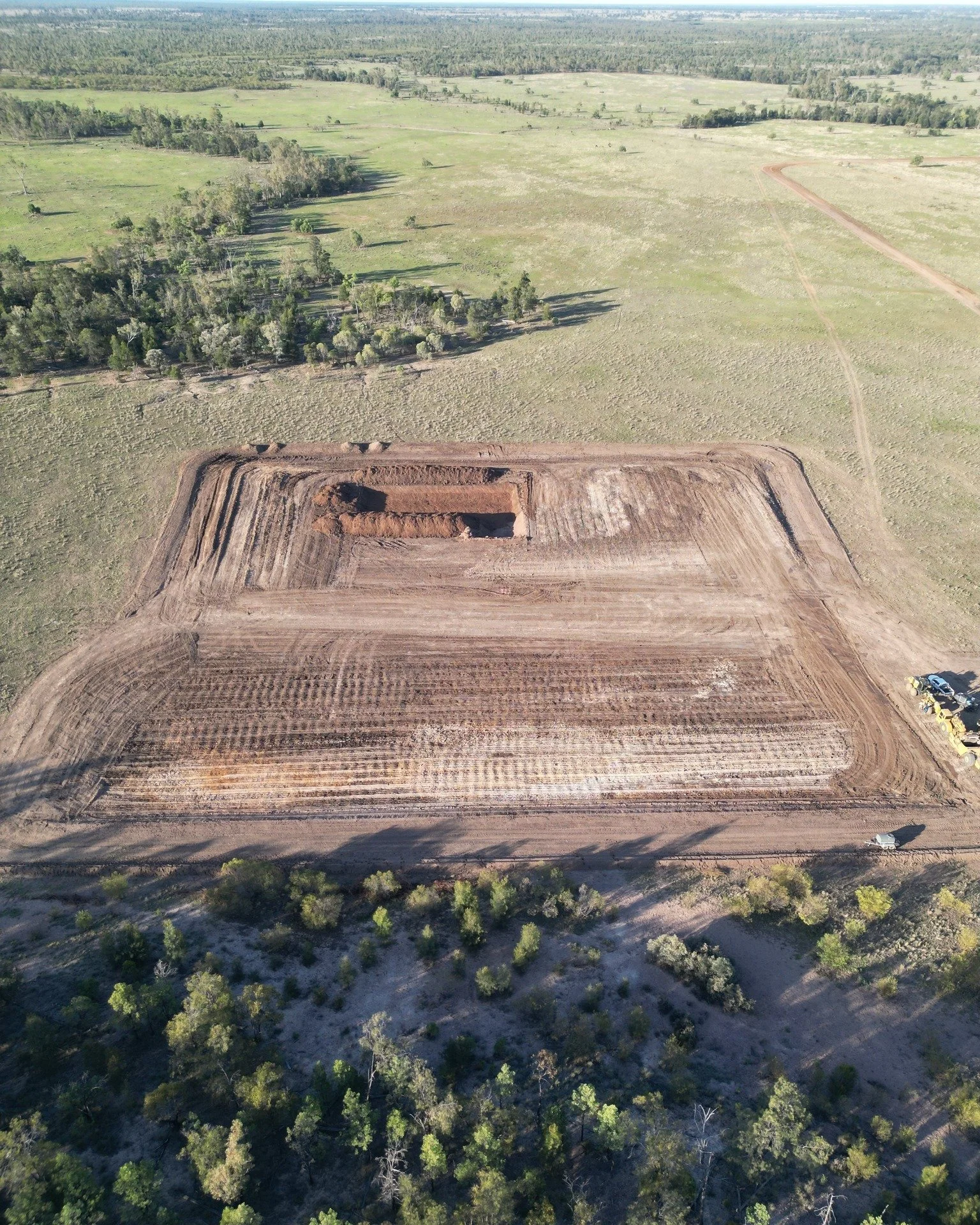 Another month, another project ✔️

A new lease pad construction underway and the team is powering through! 👷🏼&zwj;♂️🚧

-
-
-
-

#suffcon #dronephotography #newproject #earthworks #teamwork #civilconstructions #southwestqueensland #HeavyMachinery