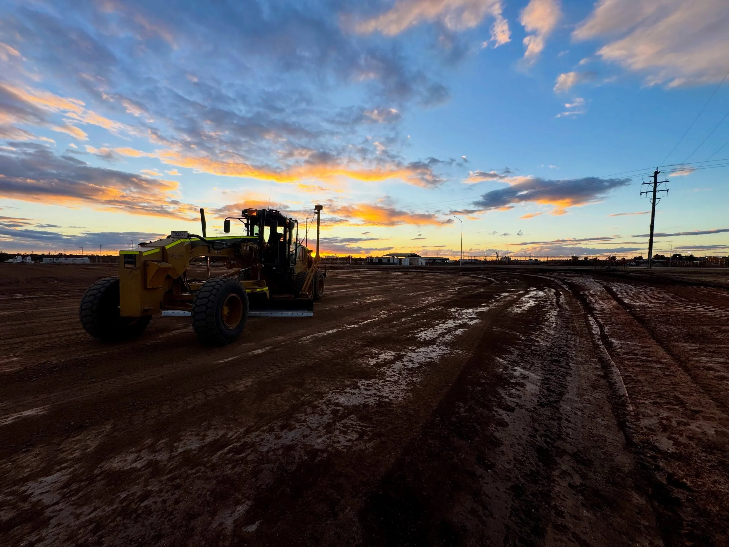 Sambo out and about chasin&rsquo; sunsets 🌅

-
-
-

#suffcon #chasingsunsets #grader #dirt #civilconstruction
