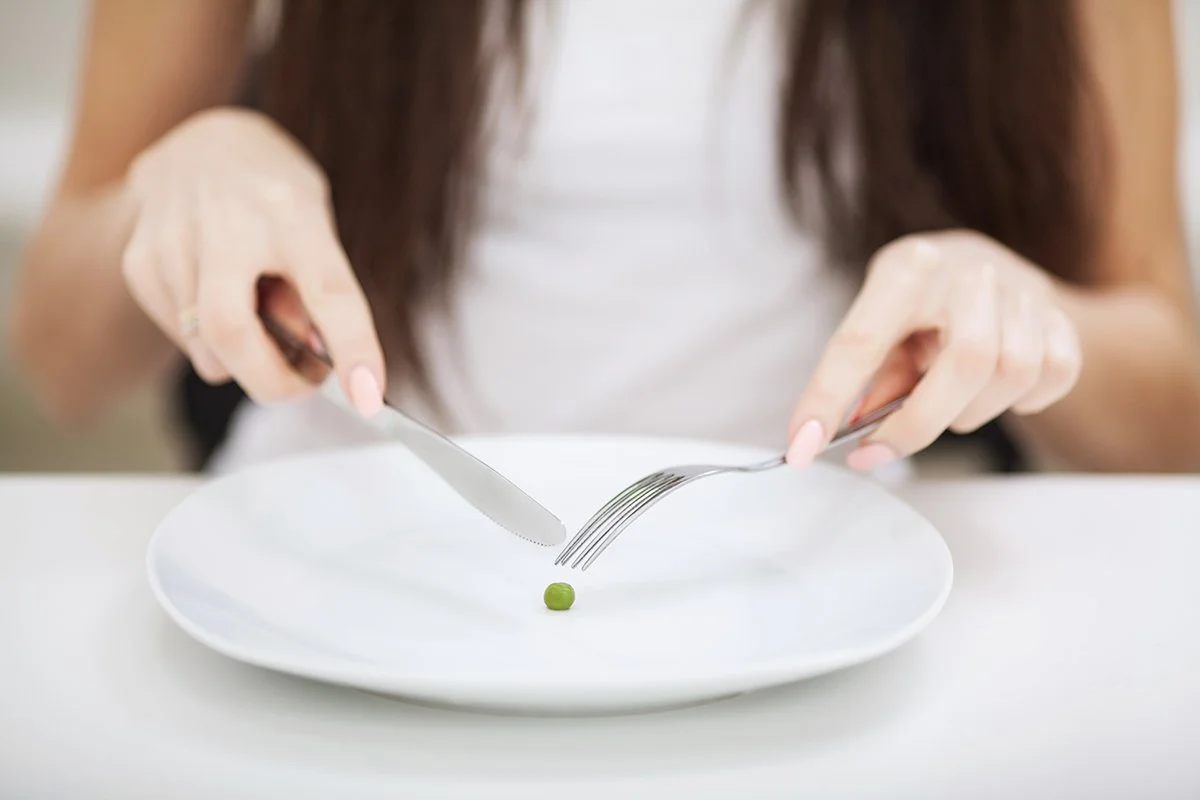 15 Unhealthy Ways to Lose Weight That You Should Avoid [And What to Do Instead]