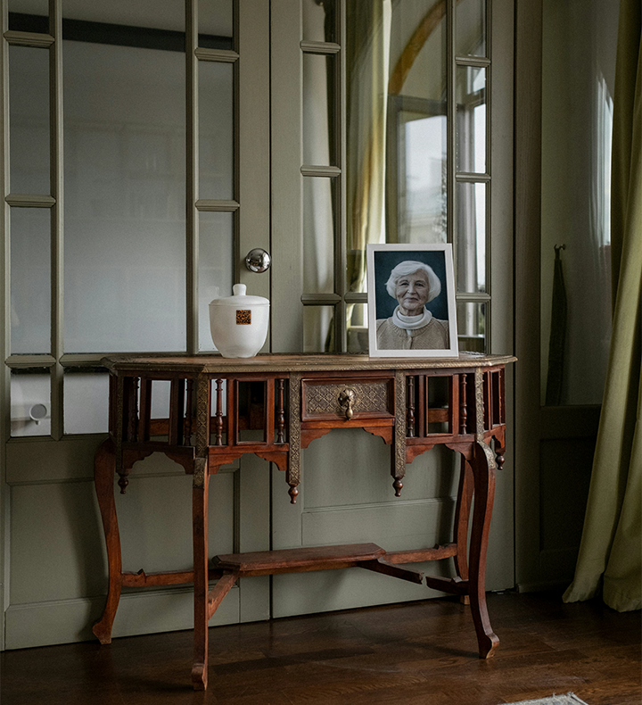 bronze QR memorial plate urn tribute