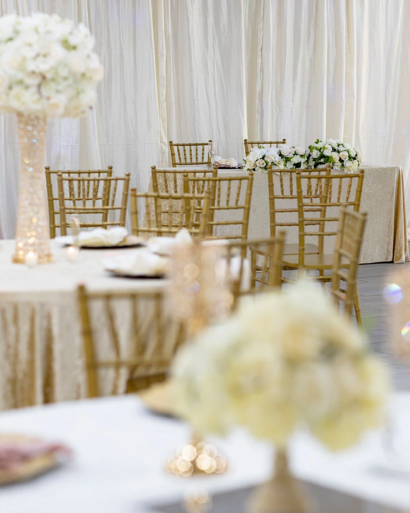 Details matter&mdash;and this stunning bride and groom table at The Vault Event Center proves it.⁠
⁠
We help venues like The Vault stand out with scroll-stopping content that speaks directly to future clients.⁠
⁠
#WeddingVenue #TheVaultEventCenter #E