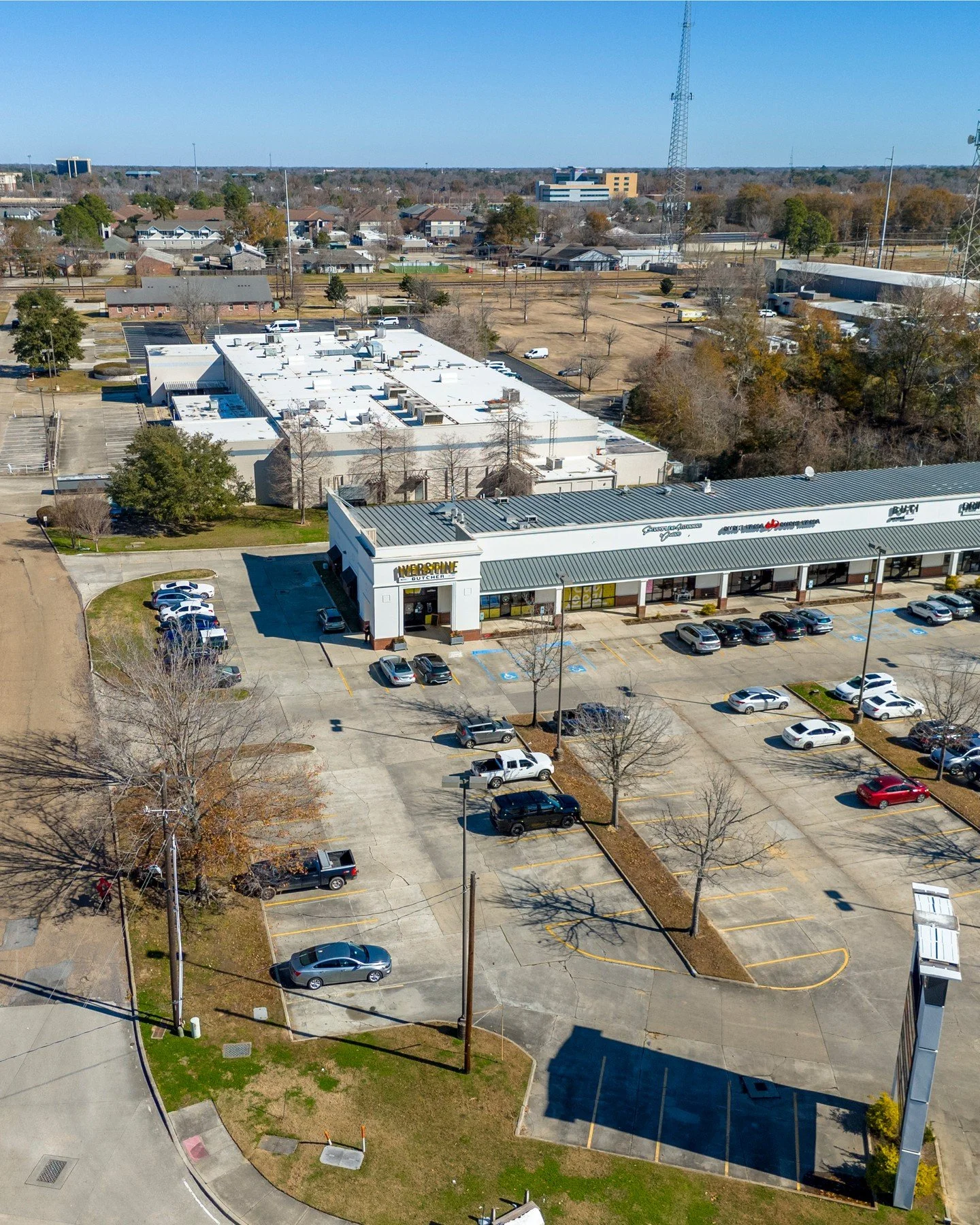 Nothing elevates your business presence like a bird&rsquo;s-eye view. Drone photography sets the scene, tells the story, and locks in attention from the first glance.⁠
📍Let&rsquo;s make your location unforgettable.⁠
#DronePhotography #AerialView #Ma