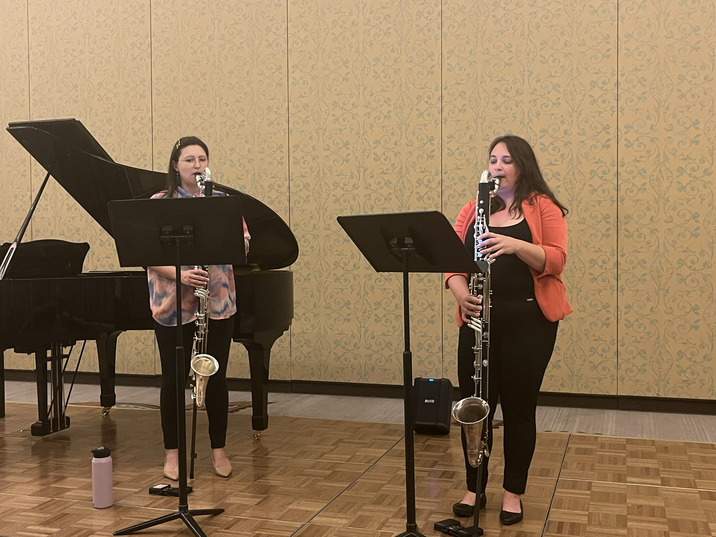 Julia Lougheed, professional clarinetist, clarinetist in Phoenix AZ, clarinet player in AZ