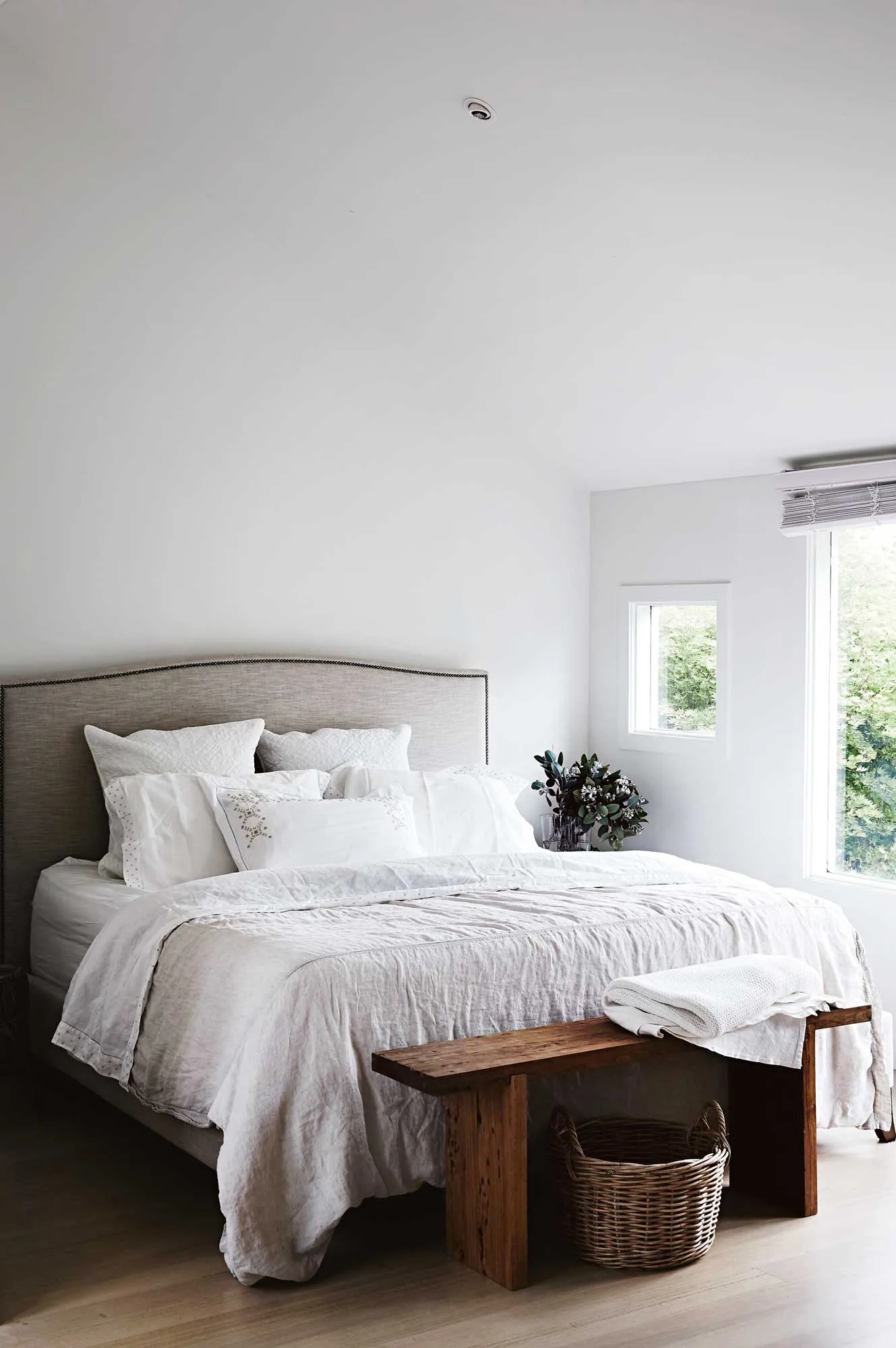 white-bedroom-acs1016-cairns-20170613185144.png