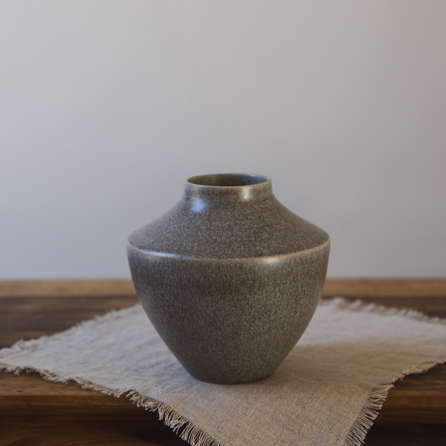 Medium Vessel in Storm Grey