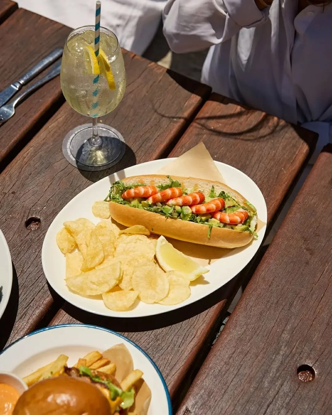 The ultimate Monday indulgence🍹🍤

Meet your perfect lunch: our fresh, decadent Prawn Roll. It's elevated with plump QLD tiger prawns, avocado, cos, and classic cocktail sauce.

Pair it with an ice-cold cocktail (we recommend our refreshing Hugo Spr
