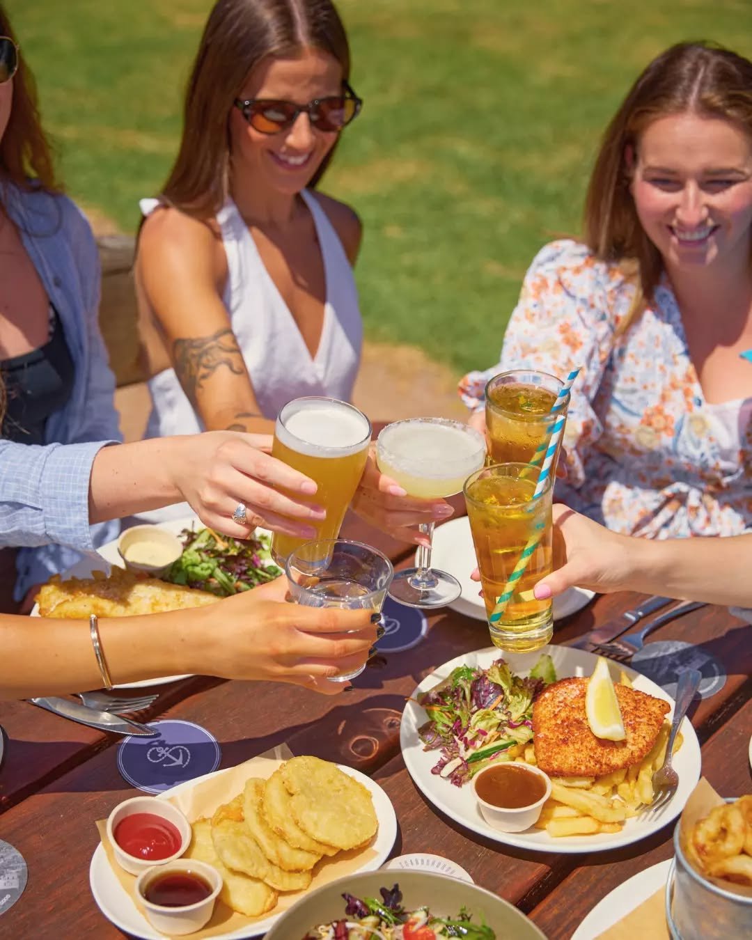 Tuesday looks pretty good from where we&rsquo;re sitting.

Whether you&rsquo;re still in holiday mode or just escaping for a midday reset, there&rsquo;s a spot on the clifftop with your name on it. Round up the crew for fresh plates, cold pours, and 