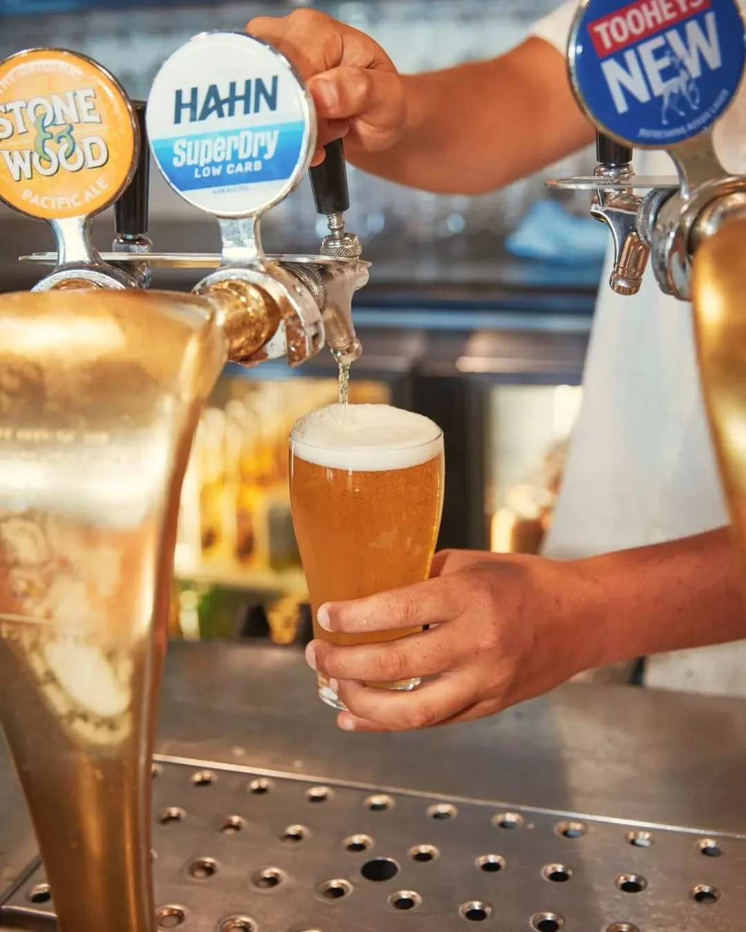 Make the most of your long weekend - drinks flowing 11am 'til 4pm at your favourite local 🍺☀️