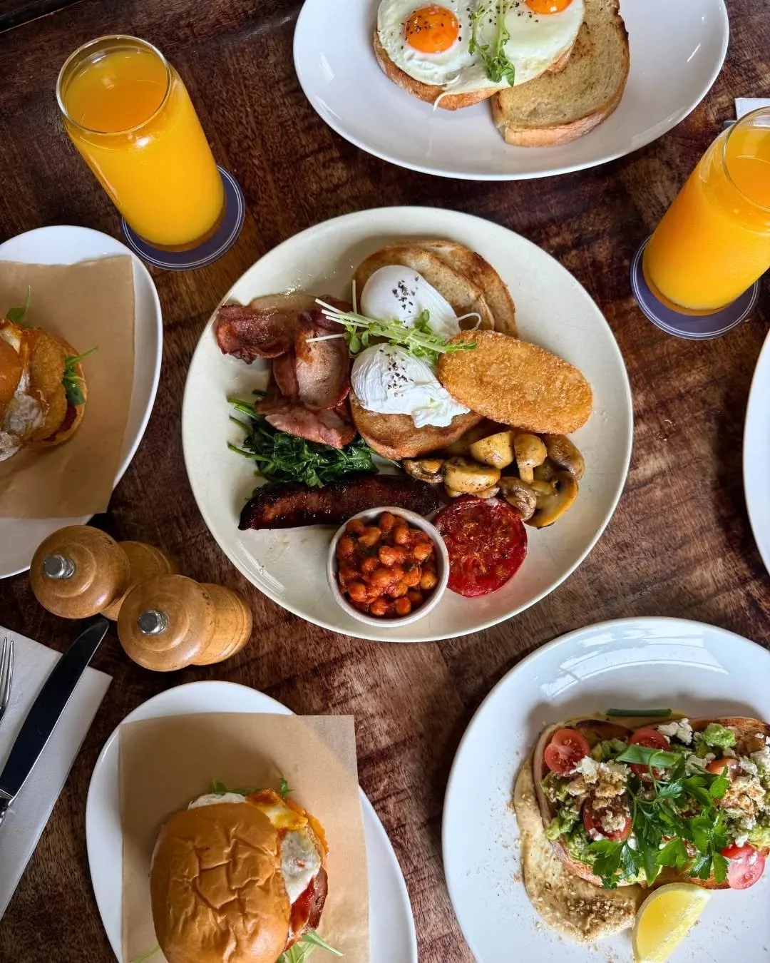 Breakfast is now on at The Scarborough.

Join us Friday to Sunday from 8am-10:45am for a slow start by the ocean. Coffee, good food and clifftop views to ease into the day.

Whether you&rsquo;re heading out for a coastal walk or settling in for a lon