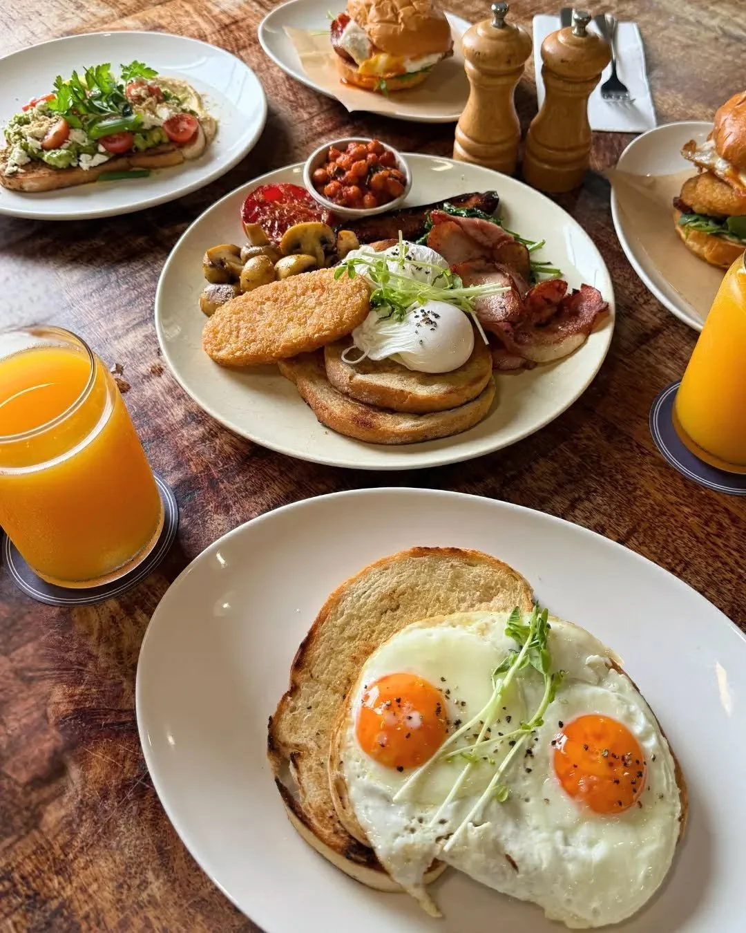 Mornings done properly at The Scarborough.

Breakfast is served Friday to Sunday from 8am-10:45am, with coffee pouring and the ocean right in front of you.

Start your day with us and ease into it the right way.