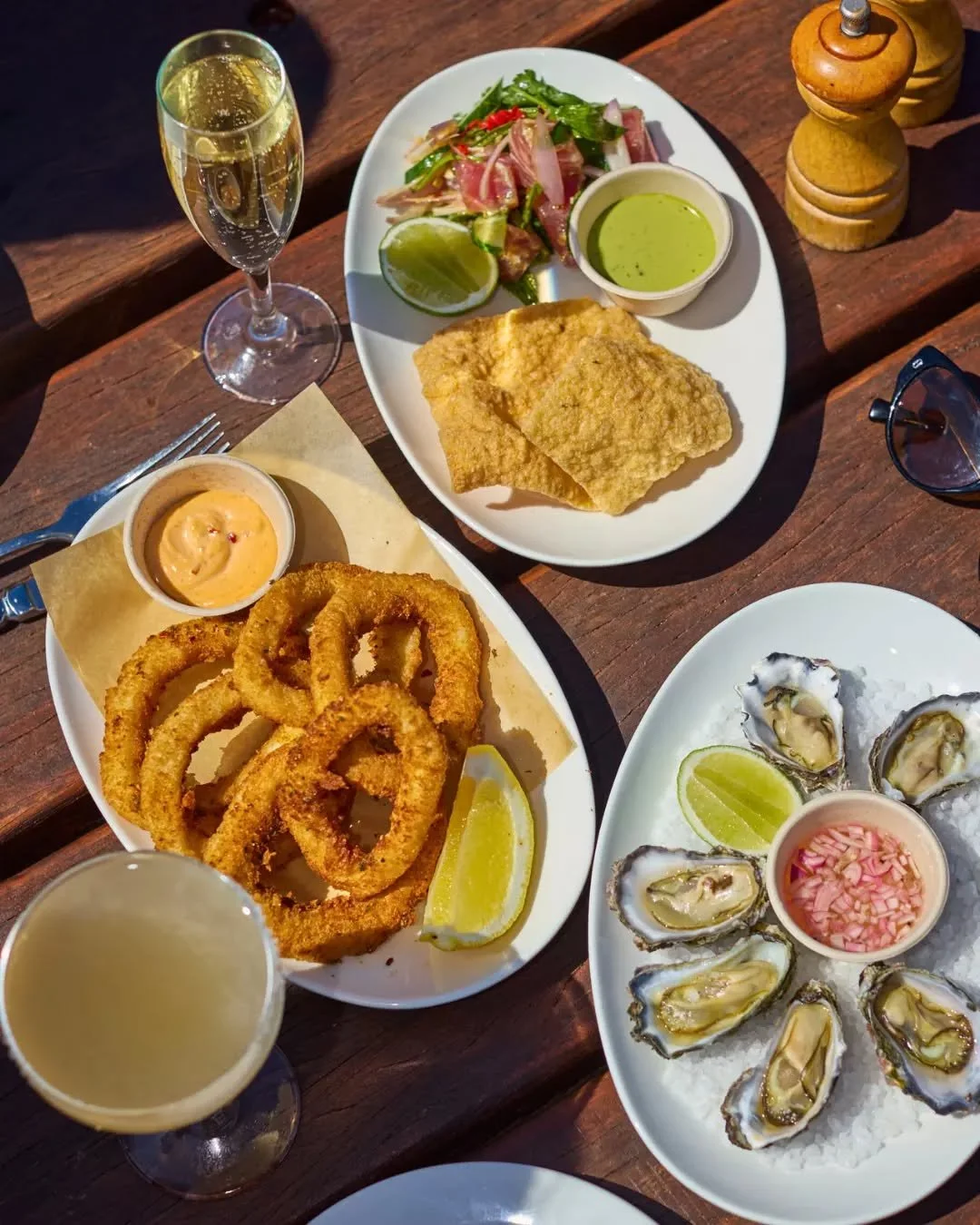 Looks like a warm one tomorrow, crew.

Cool down with fresh local seafood and a chilled glass of sparkling overlooking the ocean.

See you at The Scarborough | Open 11am-5pm 🥂