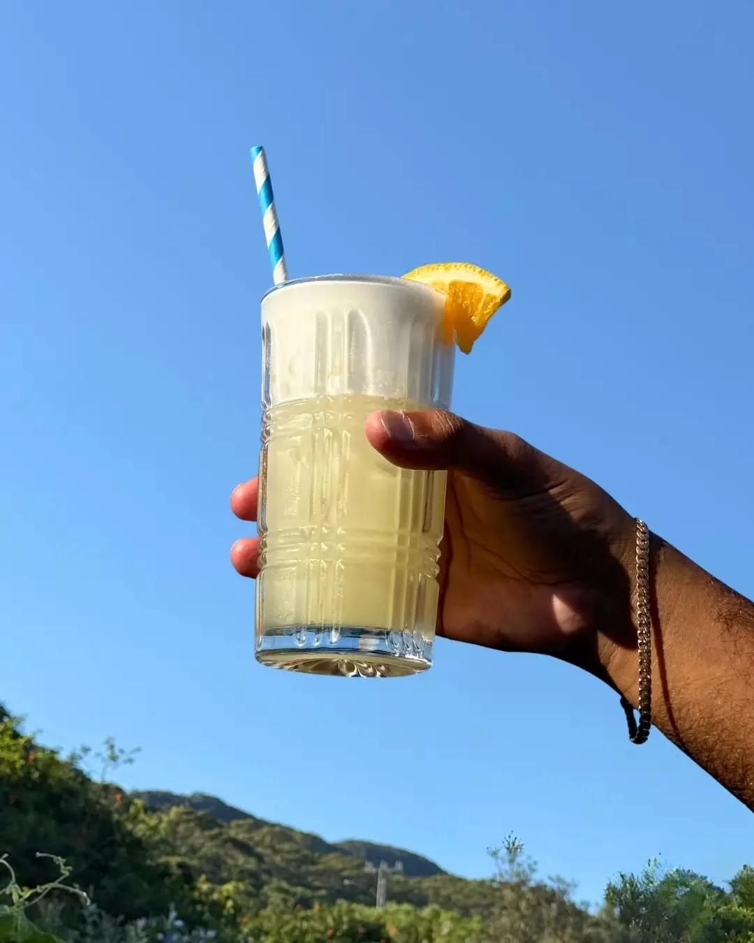 MISTY CLIFF 🌿

Tequila, elderflower, lime, aquafaba, pear &amp; mint.

Fresh, light and just a little bit dreamy - like a sea breeze on the clifftop at golden hour.