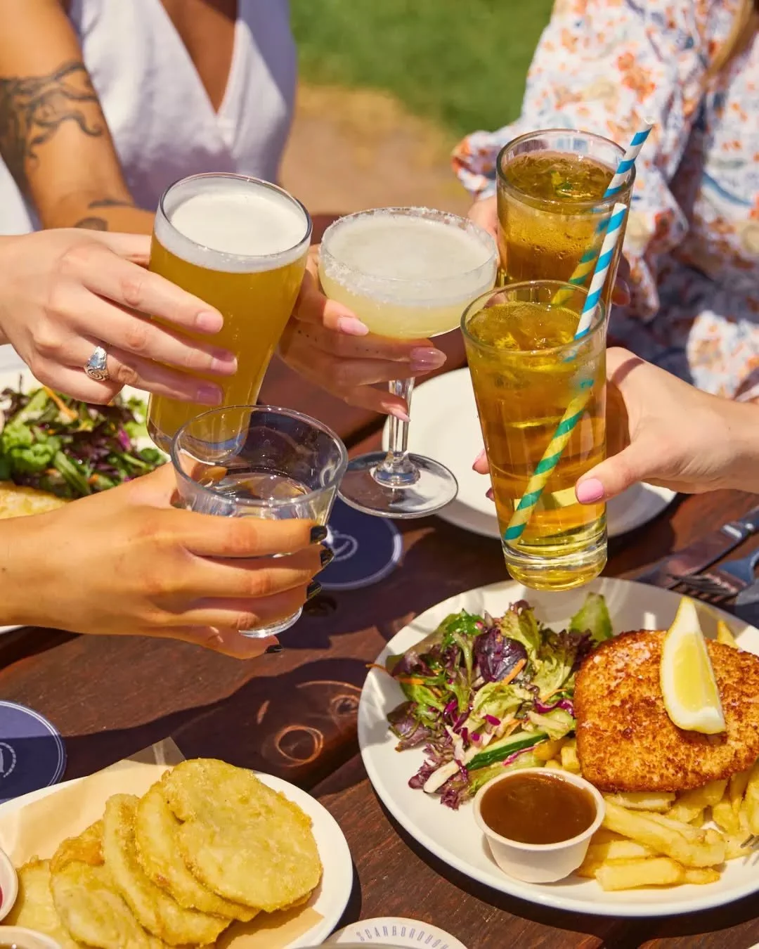 Come and spend the arvo with the family on the clifftop, we have something for everyone to cheers with 🥂🧃