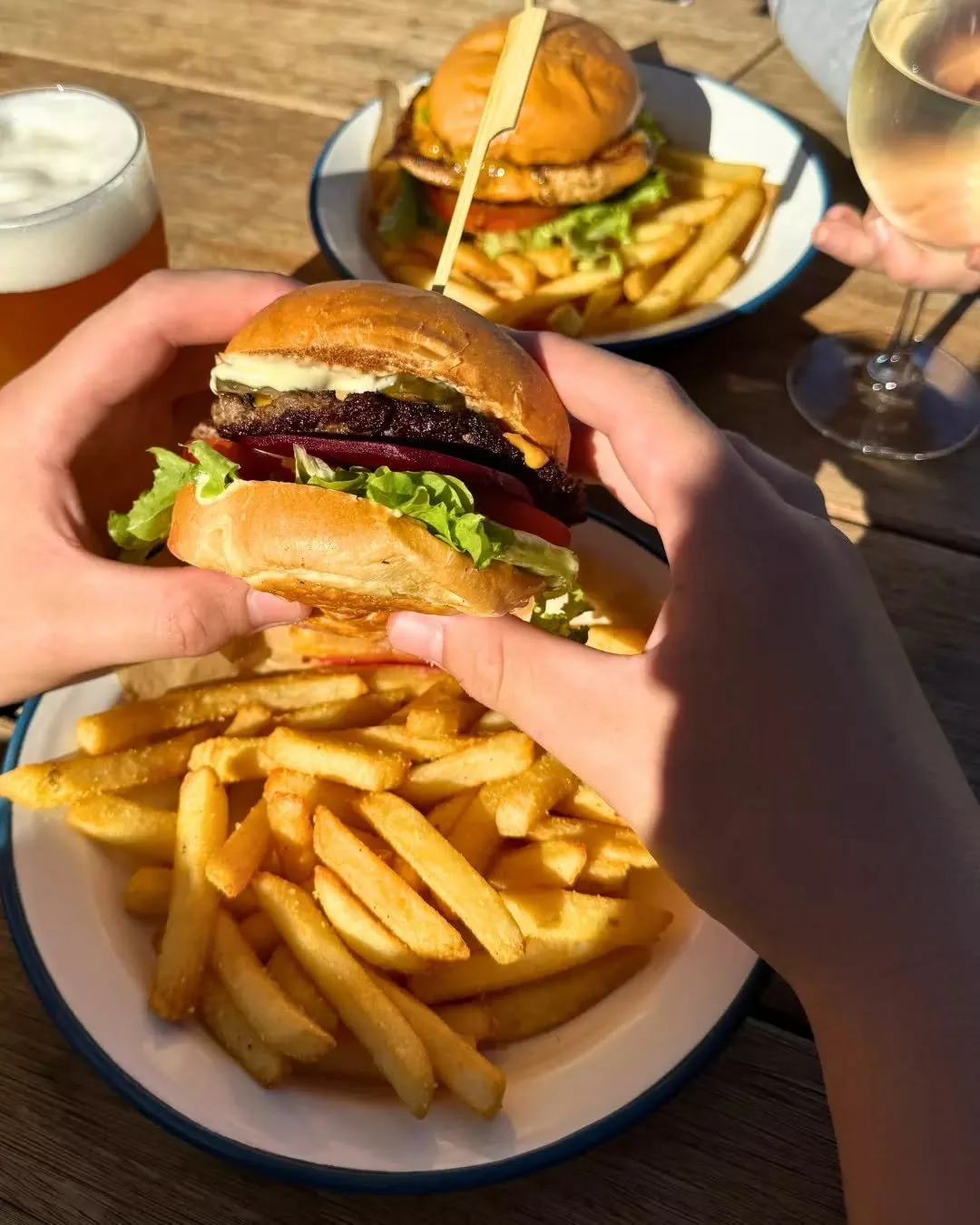 Beef, chicken or veggie? The choice is yours 🍔 

$22 burgers every Thursday at the Scarborough.