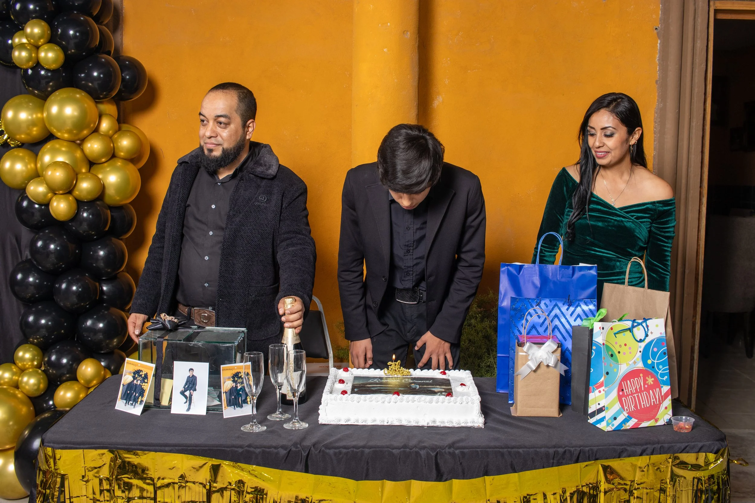 Registramos los momentos más significativos del evento con un estilo documental, priorizando la emoción y la narrativa visual sin intervenir la escena.