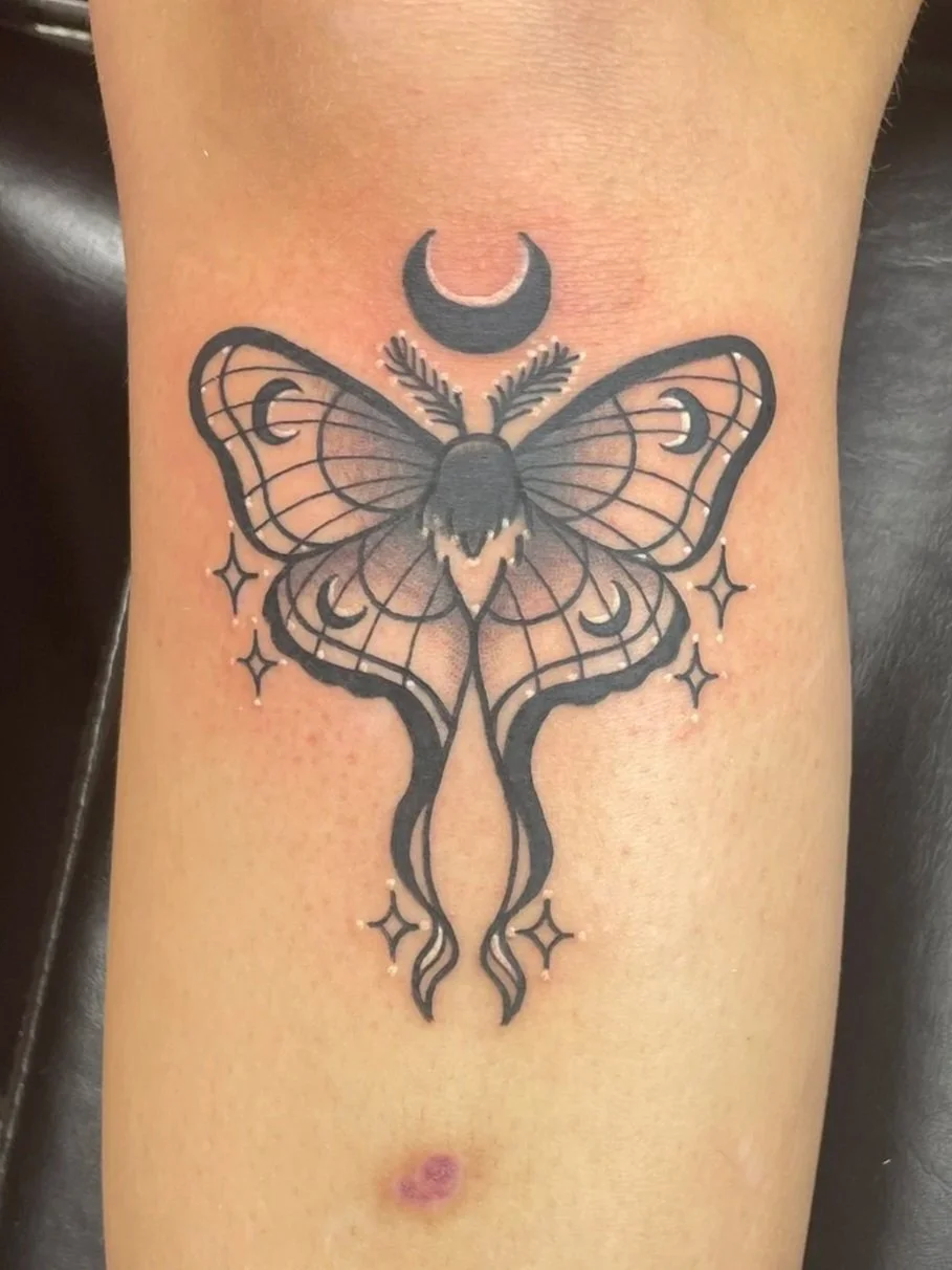 Tattoo of a lunar moth, under the knee, tattooed by Zing Phelps, in Cedar Rapids, Iowa