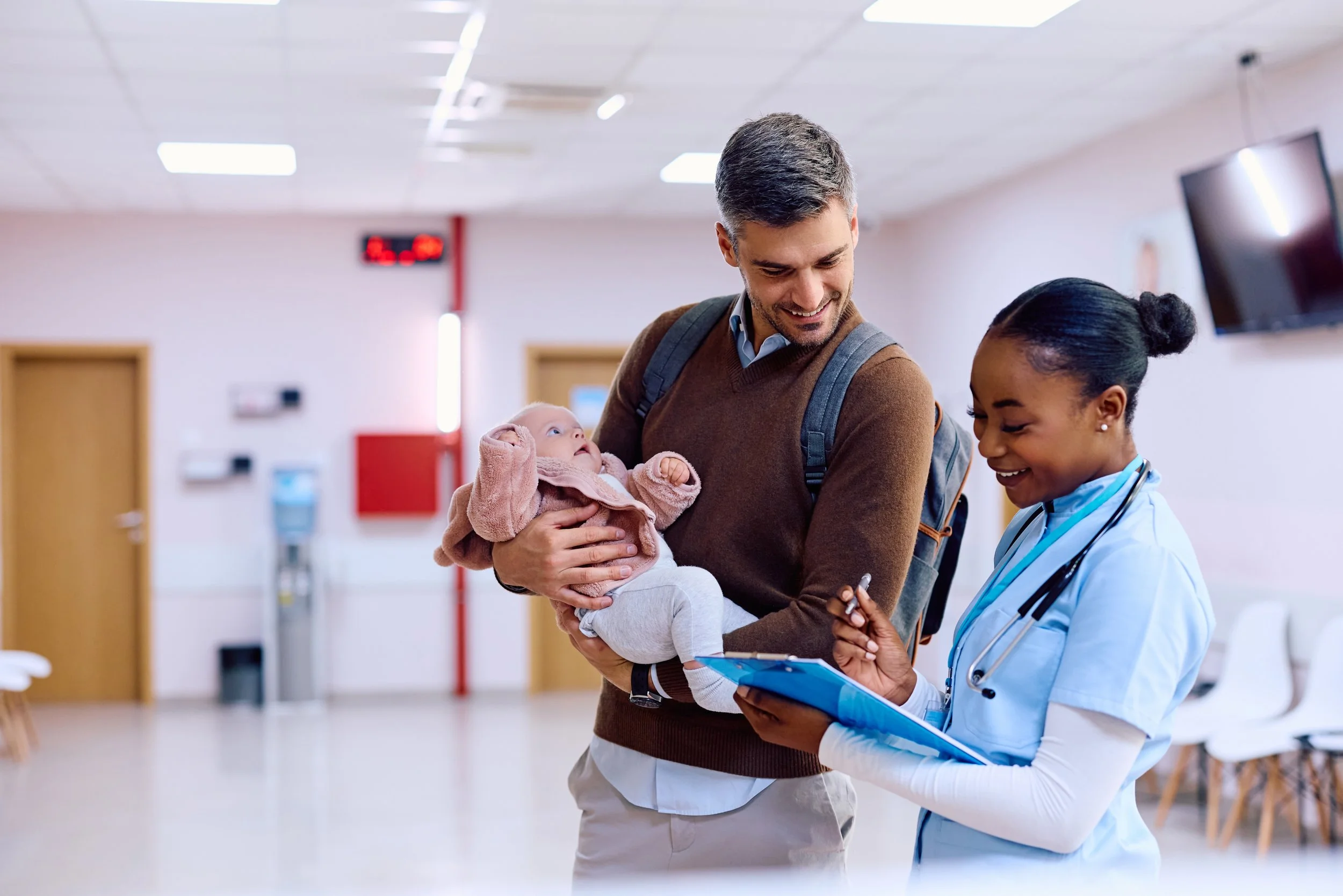 Father talking with nurse about baby's report