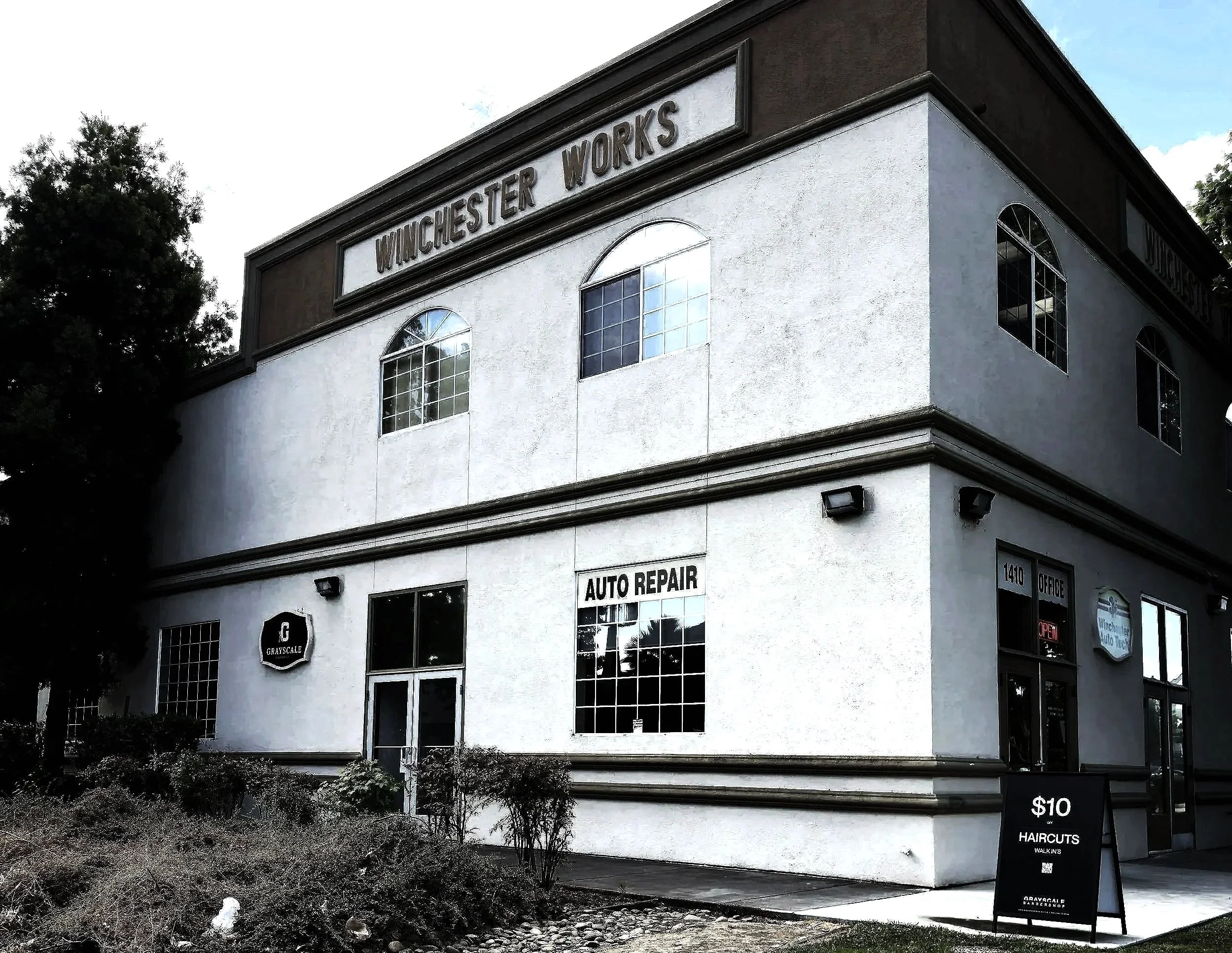 "Street view of the building housing Grayscale Barbershop on S Winchester Blvd in San Jose, CA."