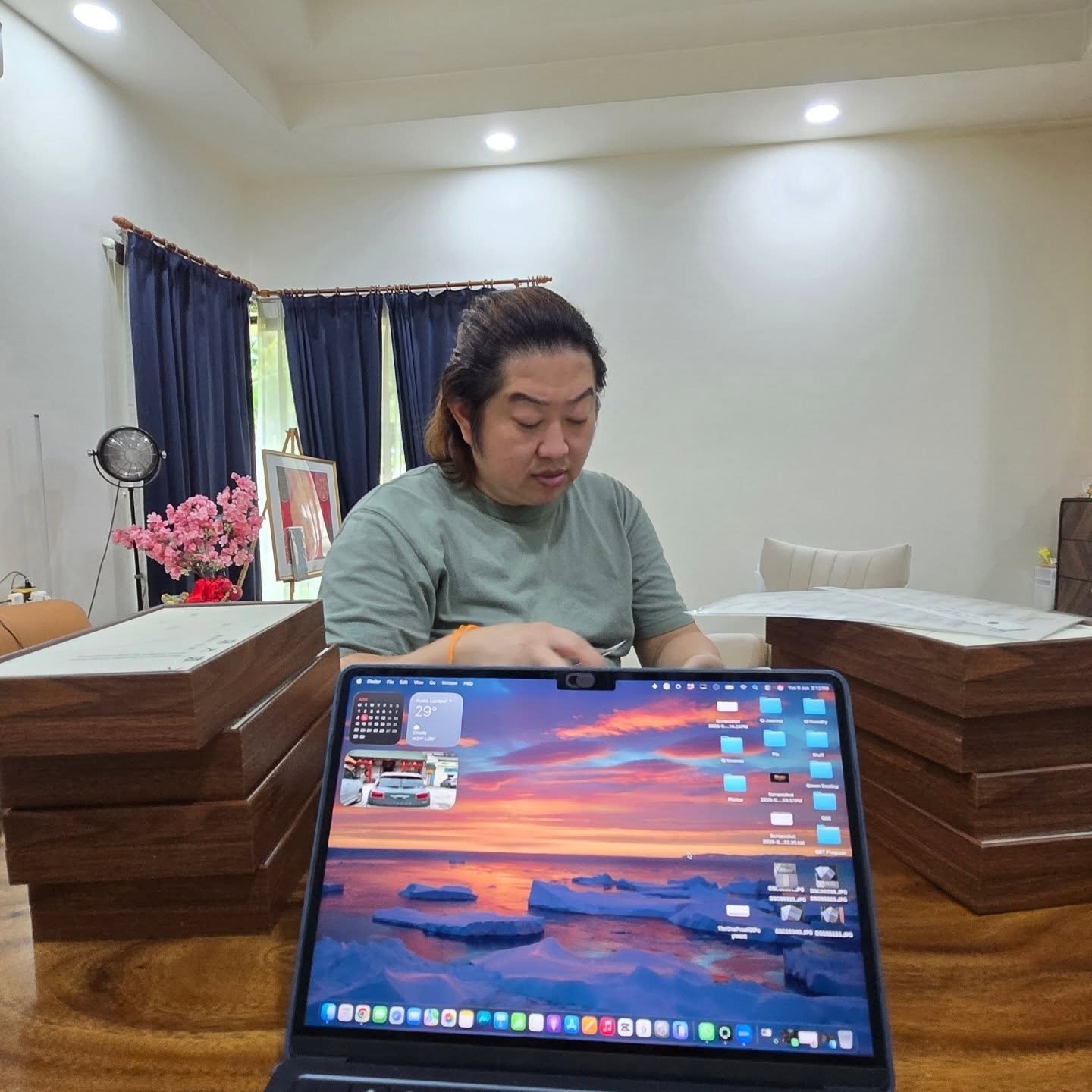 The boss is personally packing and sending out all incense orders as we speak 🙌😊 We've sold about 30+ boxes of Celestial incense so far and will bring more to our event space this weekend. Good news, we'll now ship to Singapore once I update the we