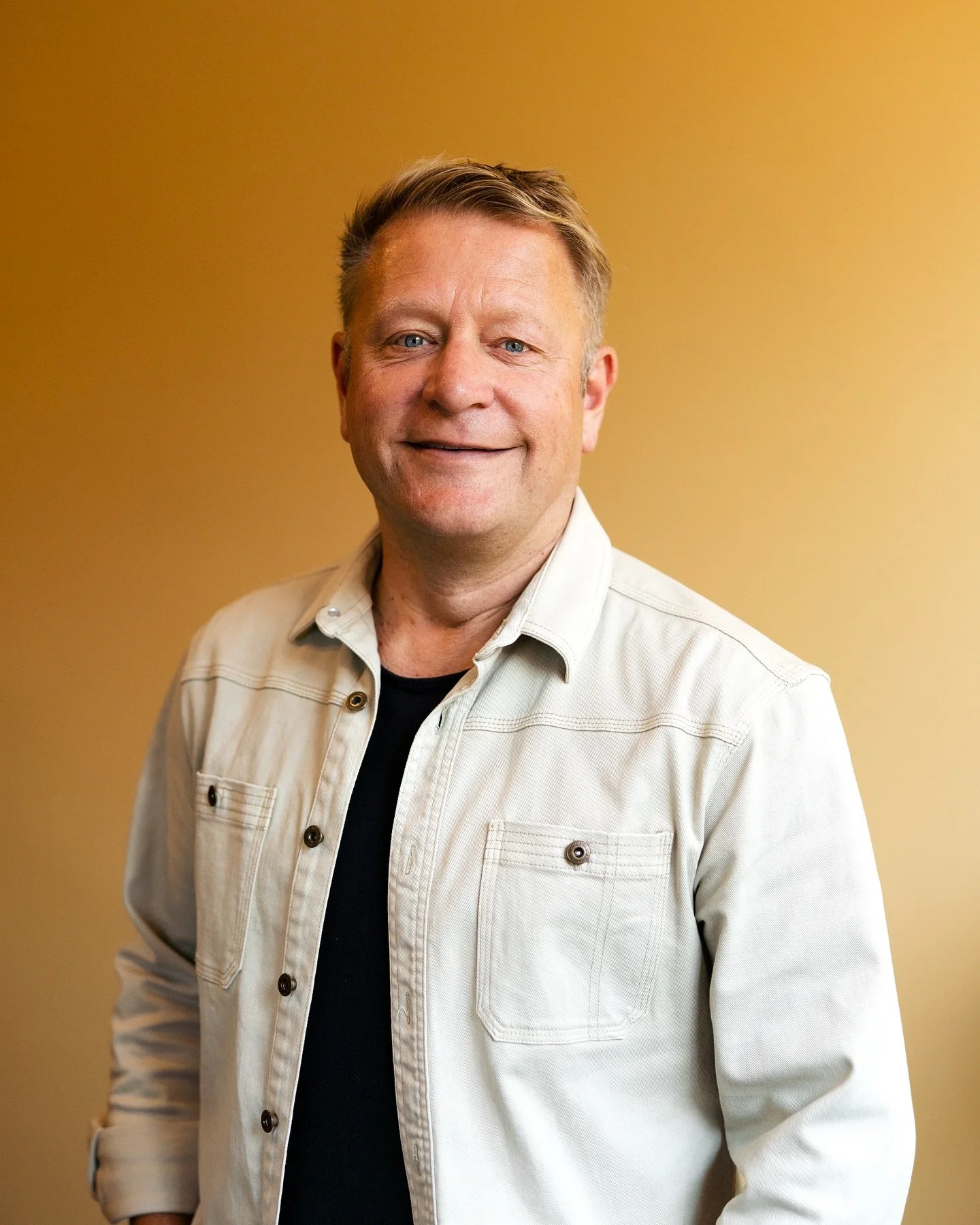 Zakelijk hoeft niet saai te zijn! Voor Straetus maakte ik portretten die laten zien wie er &eacute;cht achter het bedrijf zitten.
Professioneel, toegankelijk &amp; spontaan.

Frisse portretten voor jouw bedrijf of LinkedIn?
Stuur me een berichtje 💌
