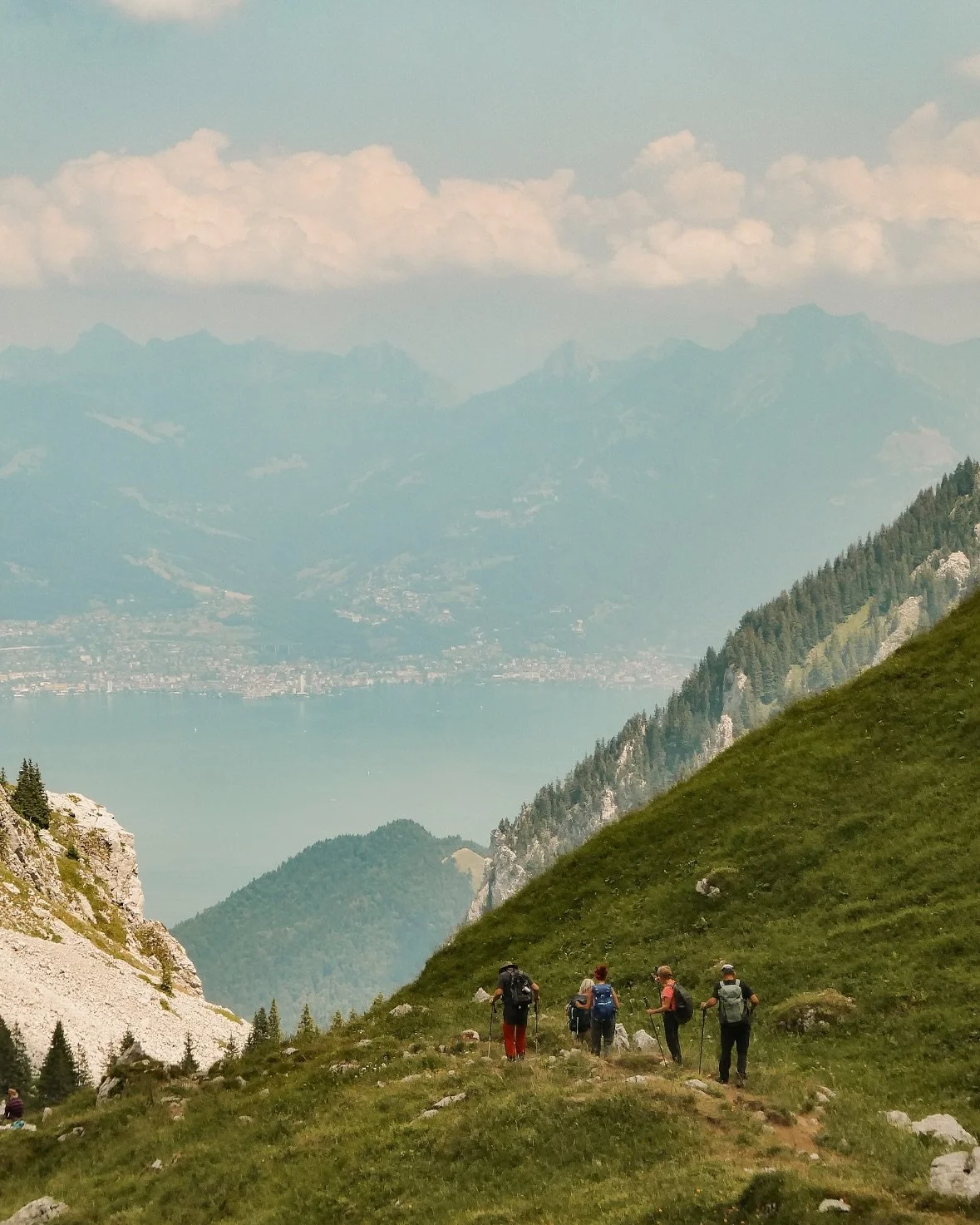 Verliefd op het uitzicht in de bergen, hier krijg je toch geen genoeg van? 🥹🏔️

@lumix #digicamphotography #frenchalps #fransealpen #alpen #hiking #mountainfotography #montblanc