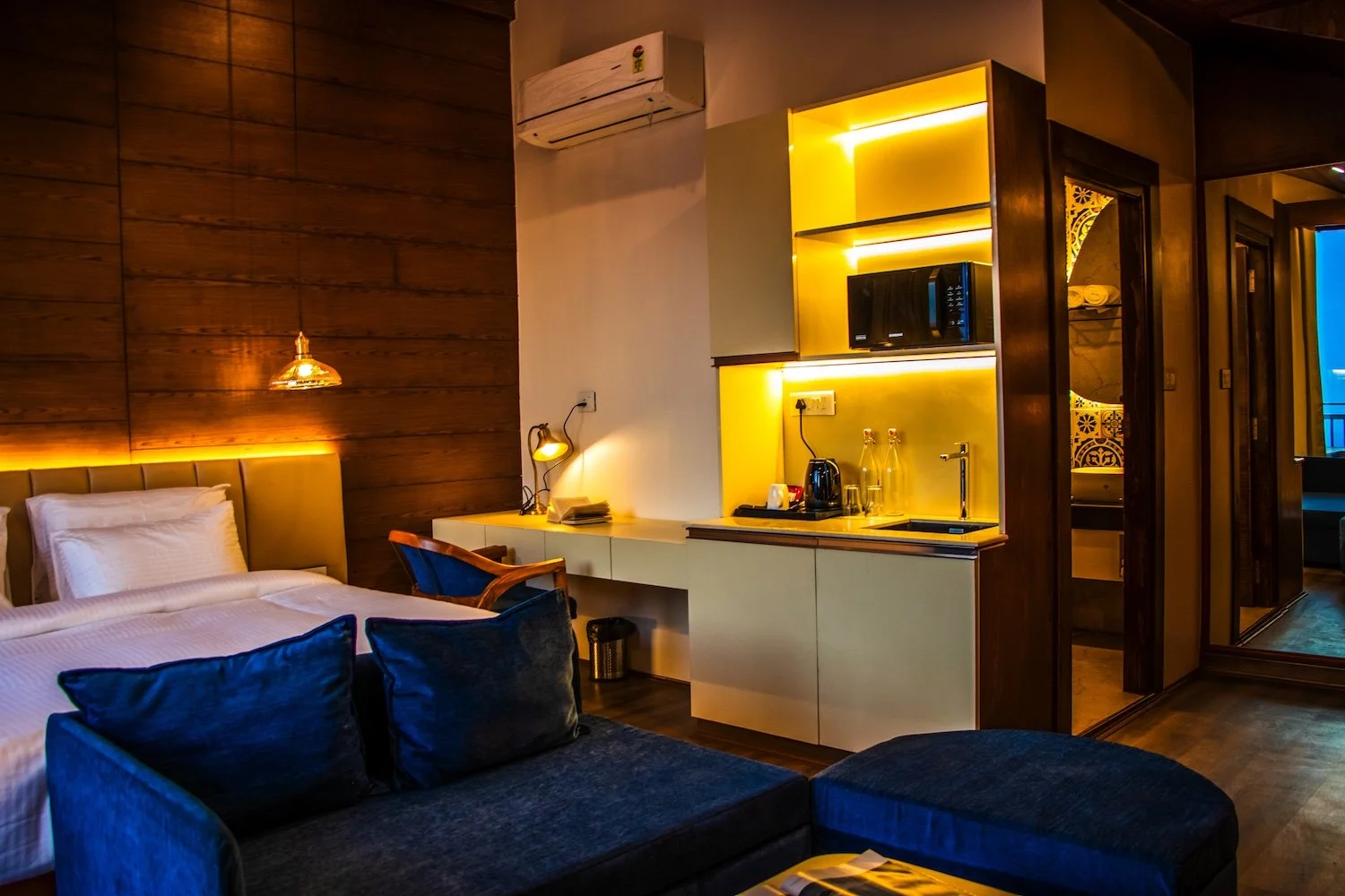 Queen Suite Interiors & Pantry