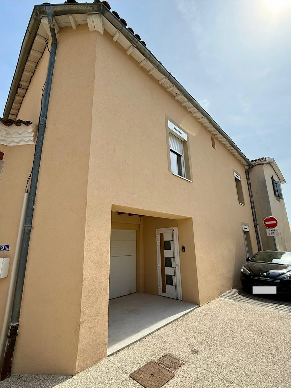 Façade rénovée maison de ville Vourles – projet ACHETER SEREIN