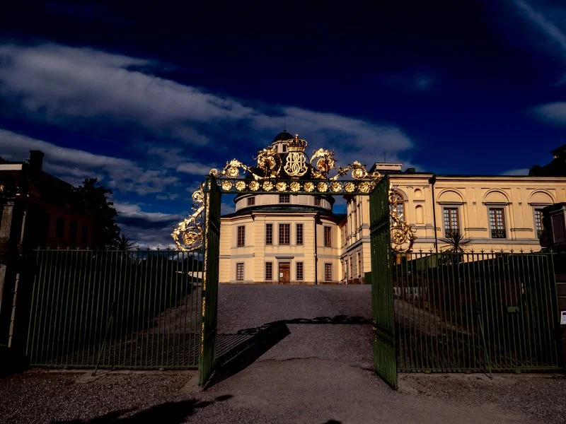 Wonderful guided walks around the royal residence Drottningholm near Stockholm