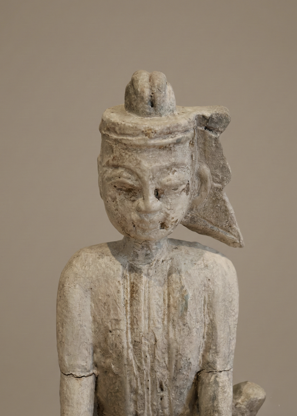 White Wooden Statue 4.png