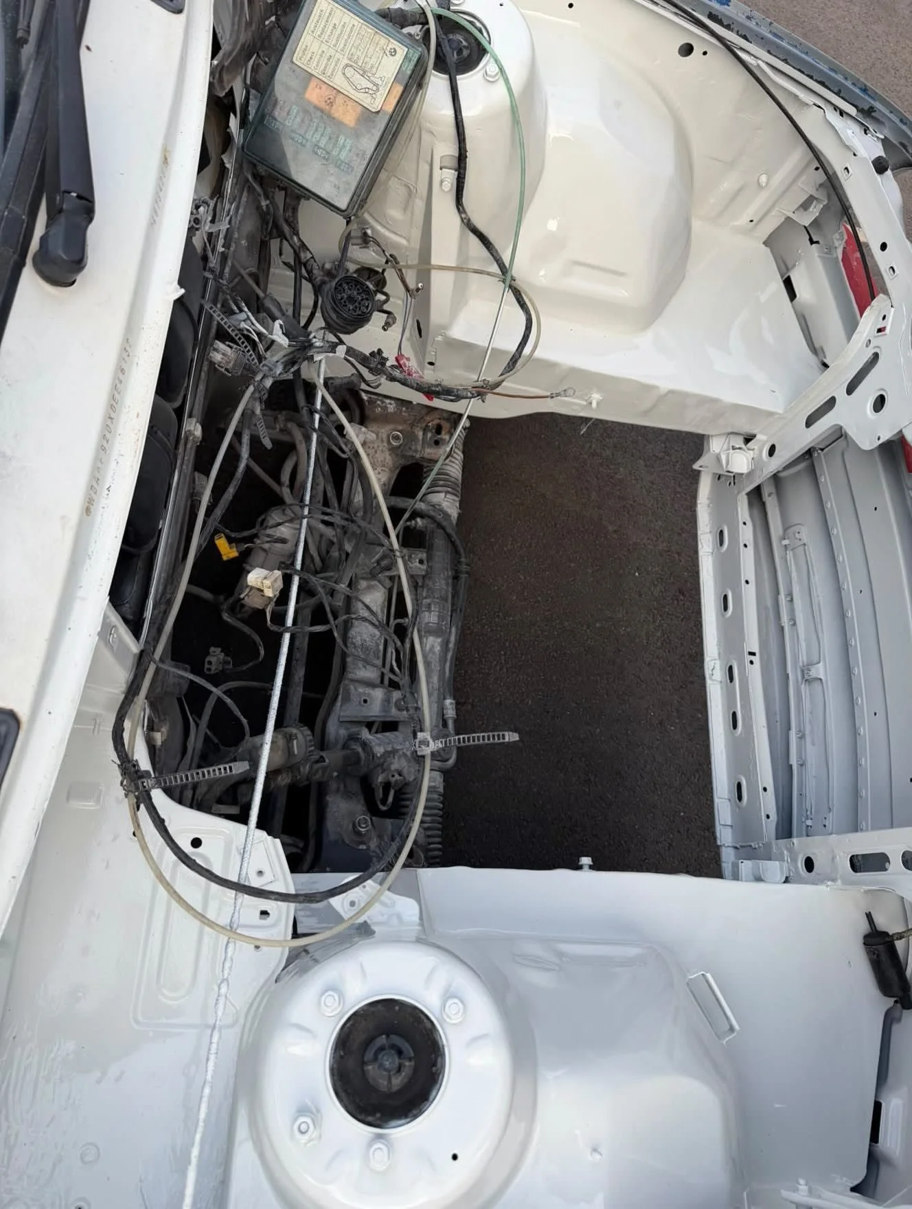 Recently had @sheluvdann e30 in for extensive work in the engine bay. This rather clean 318is is getting an m52 heart transplant and he wanted a smoothed bay to complement this.

This involved cutting off many unwanted and unnecessary brackets, remov