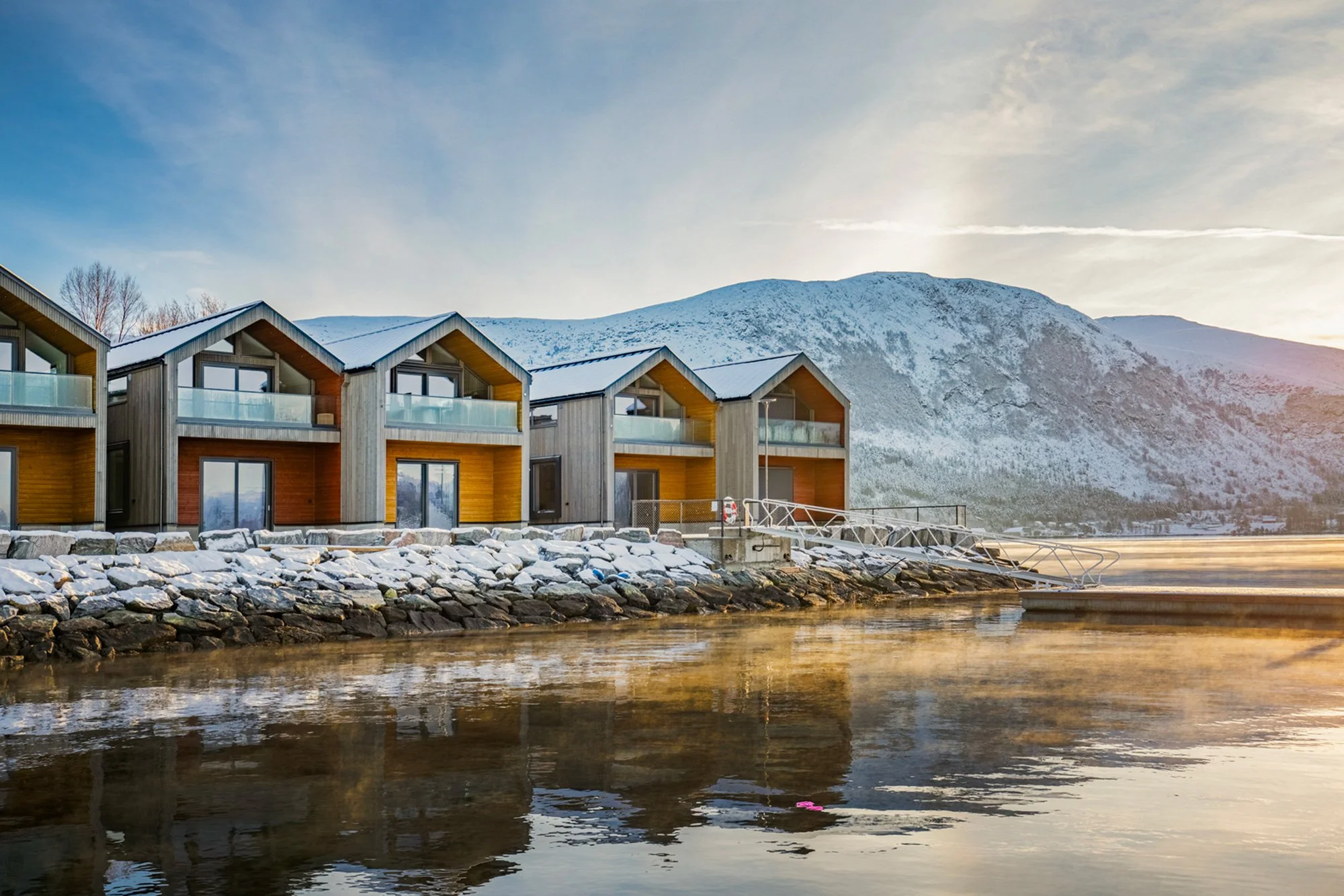 Kylnahaugen rorbuer på Saunes er ført opp av Glopen Utvikling og Urke Maskinservice